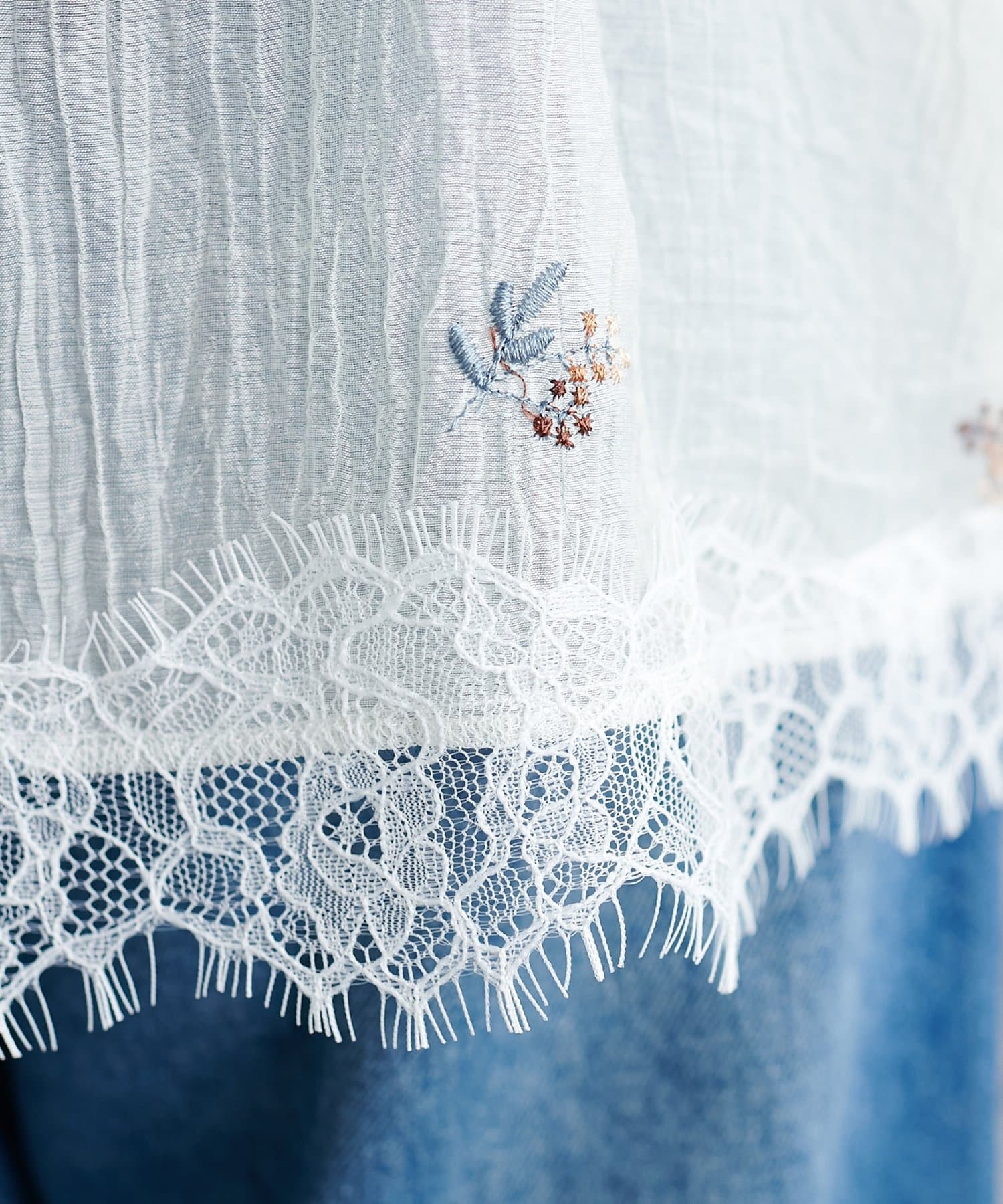 DISCOAT(ディスコート) WEB限定刺繍シアーキャミソール