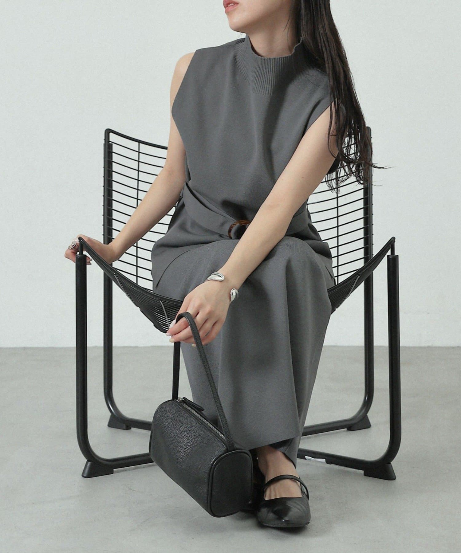 COLONY 2139(コロニー トゥーワンスリーナイン) 【リバイバル/新色追加】エステルヤーンベルト付サイドスリットハイネックベスト