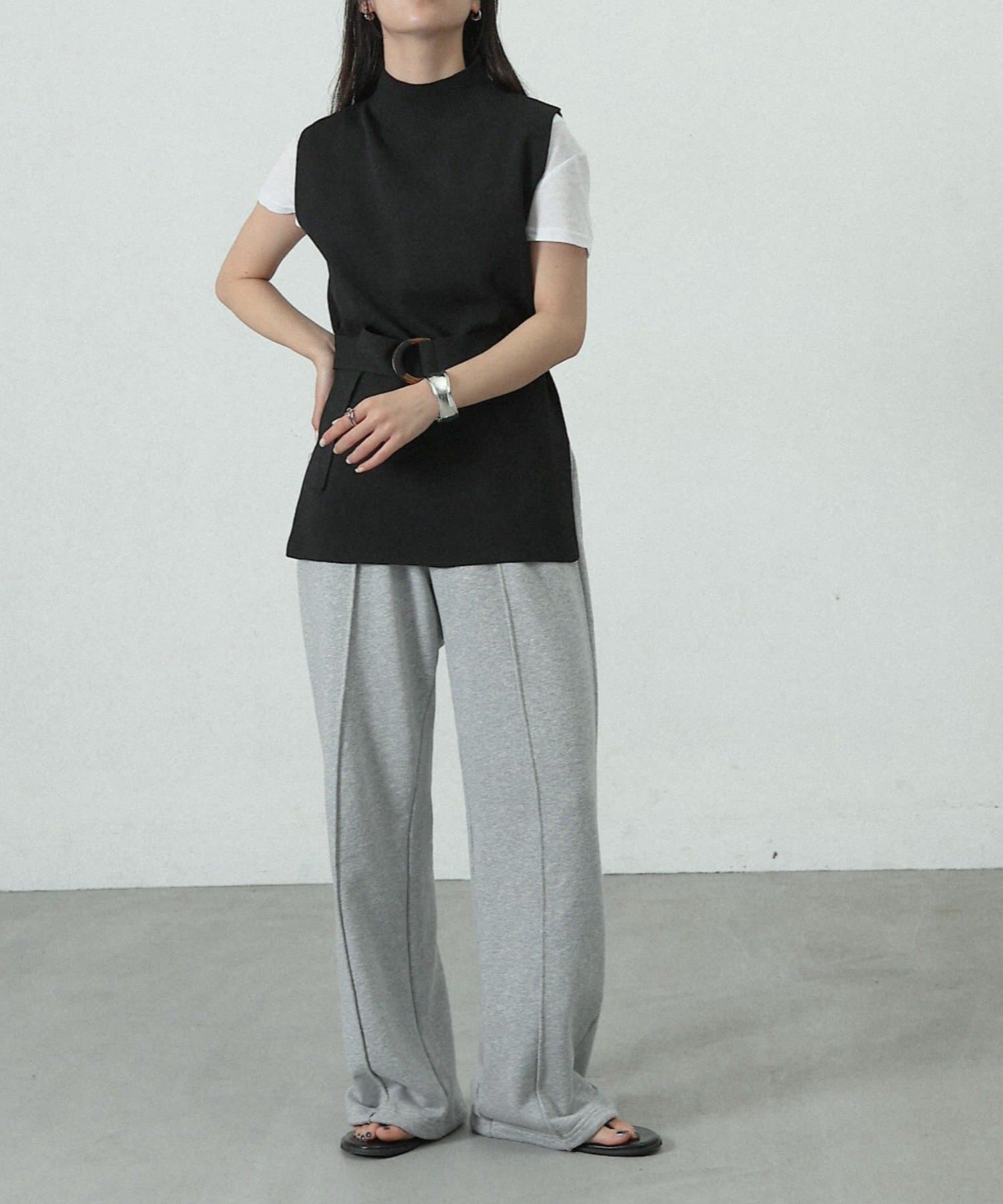 COLONY 2139(コロニー トゥーワンスリーナイン) 【リバイバル/新色追加】エステルヤーンベルト付サイドスリットハイネックベスト