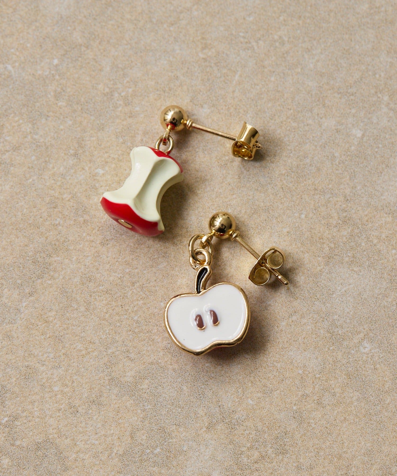 ear PAPILLONNER(イア パピヨネ) 《WEB限定》かじりかけリンゴピアス