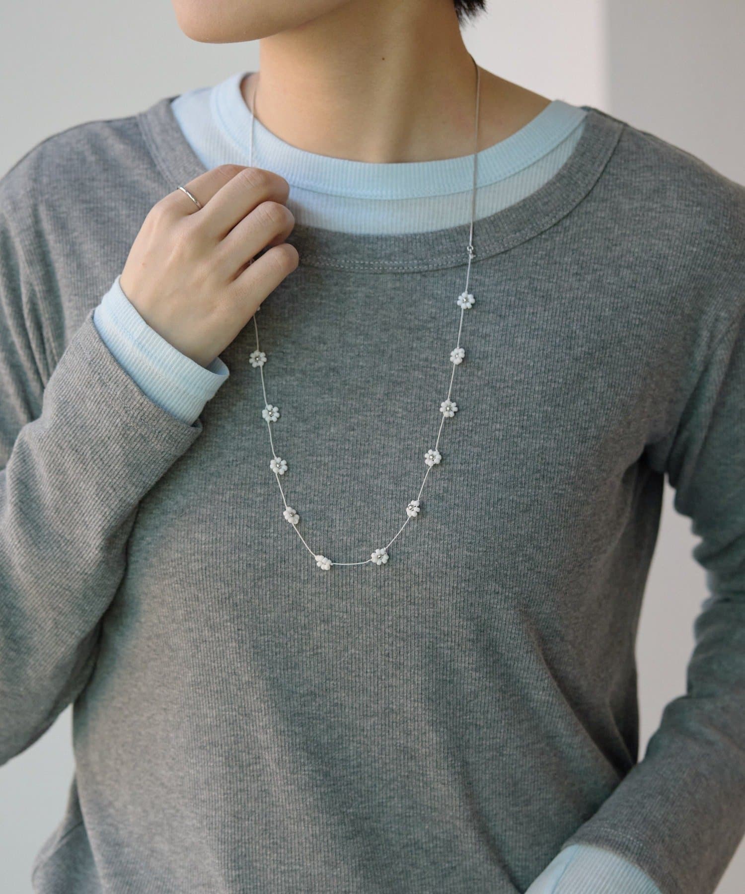 ear PAPILLONNER(イア パピヨネ) ビーズフラワースライドネックレス