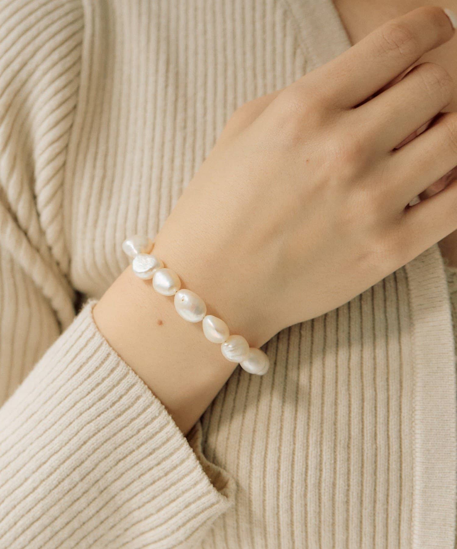 ear PAPILLONNER(イア パピヨネ) 淡水パールマンテルブレスレット