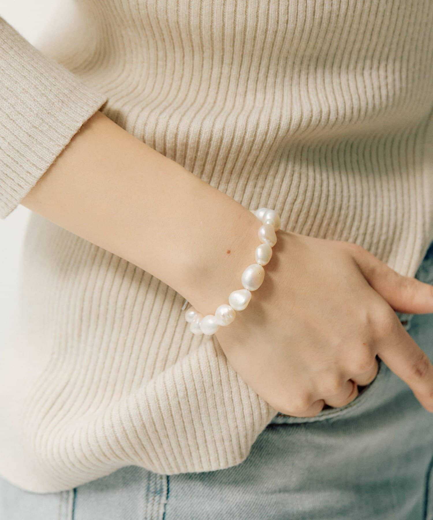 ear PAPILLONNER(イア パピヨネ) 淡水パールマンテルブレスレット