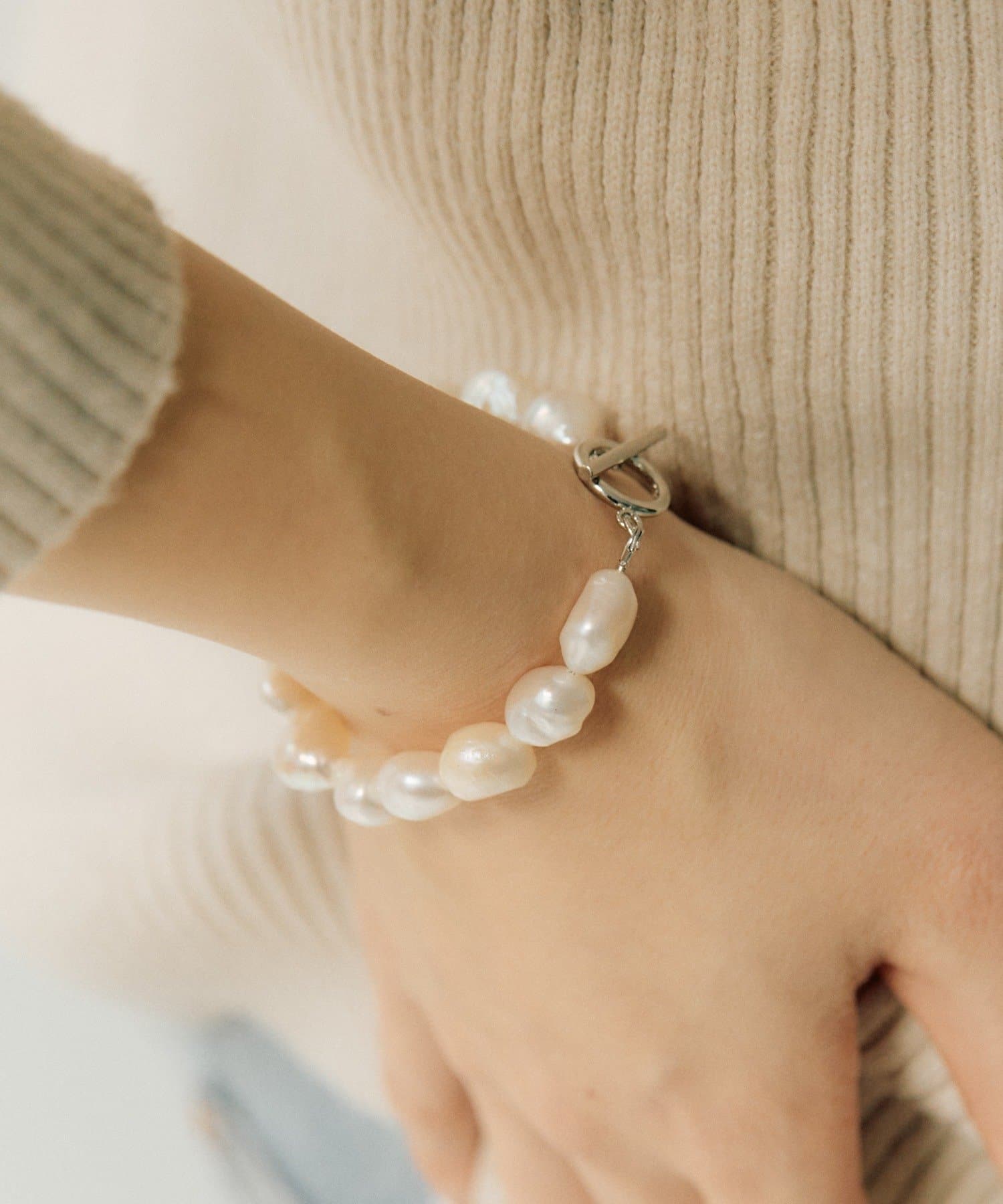 ear PAPILLONNER(イア パピヨネ) 淡水パールマンテルブレスレット