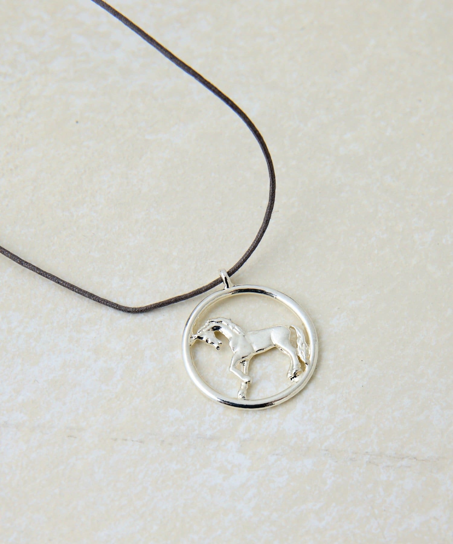 ear PAPILLONNER(イア パピヨネ) ホースエンブレムネックレス