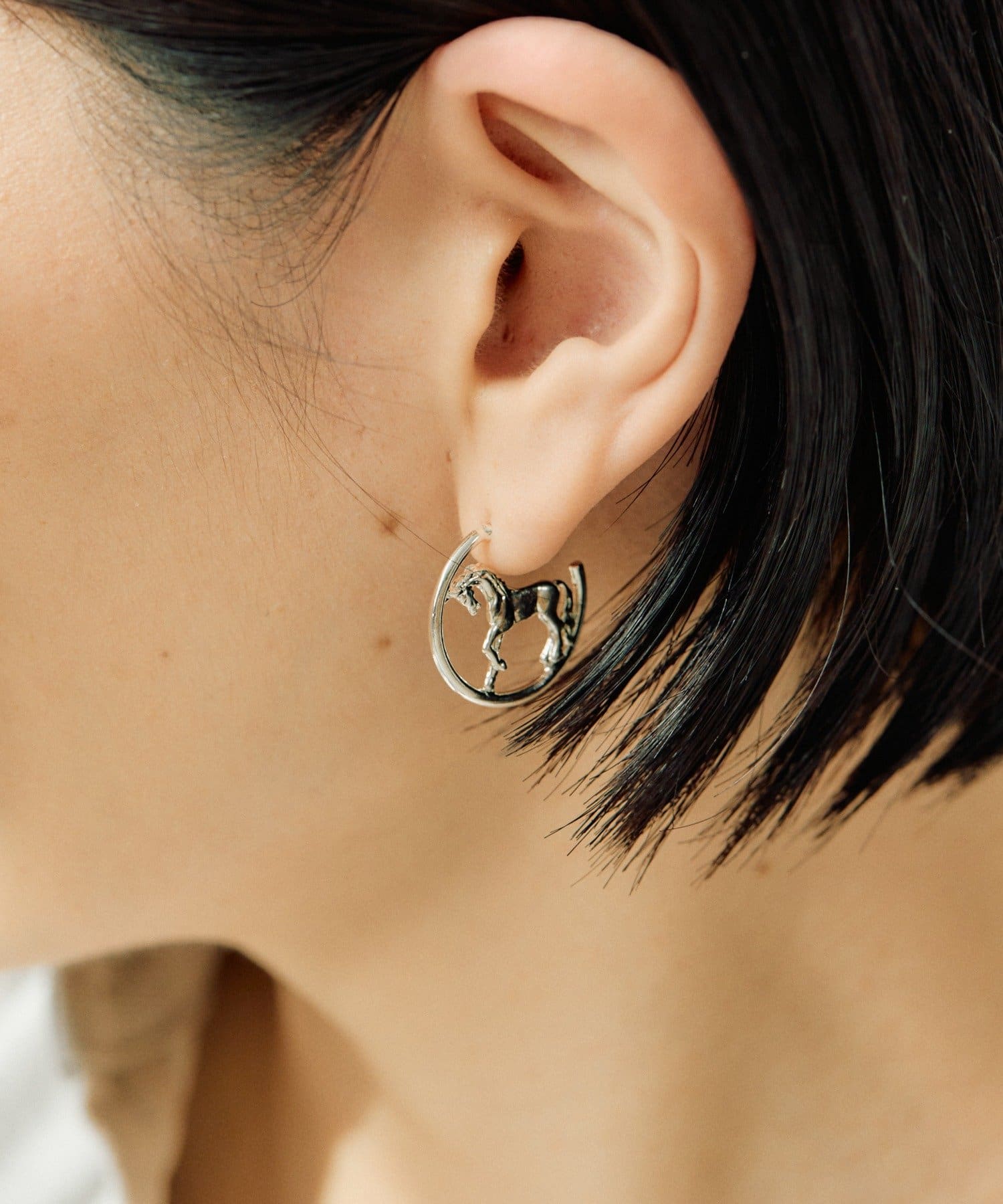ear PAPILLONNER(イア パピヨネ) ホースエンブレムピアス
