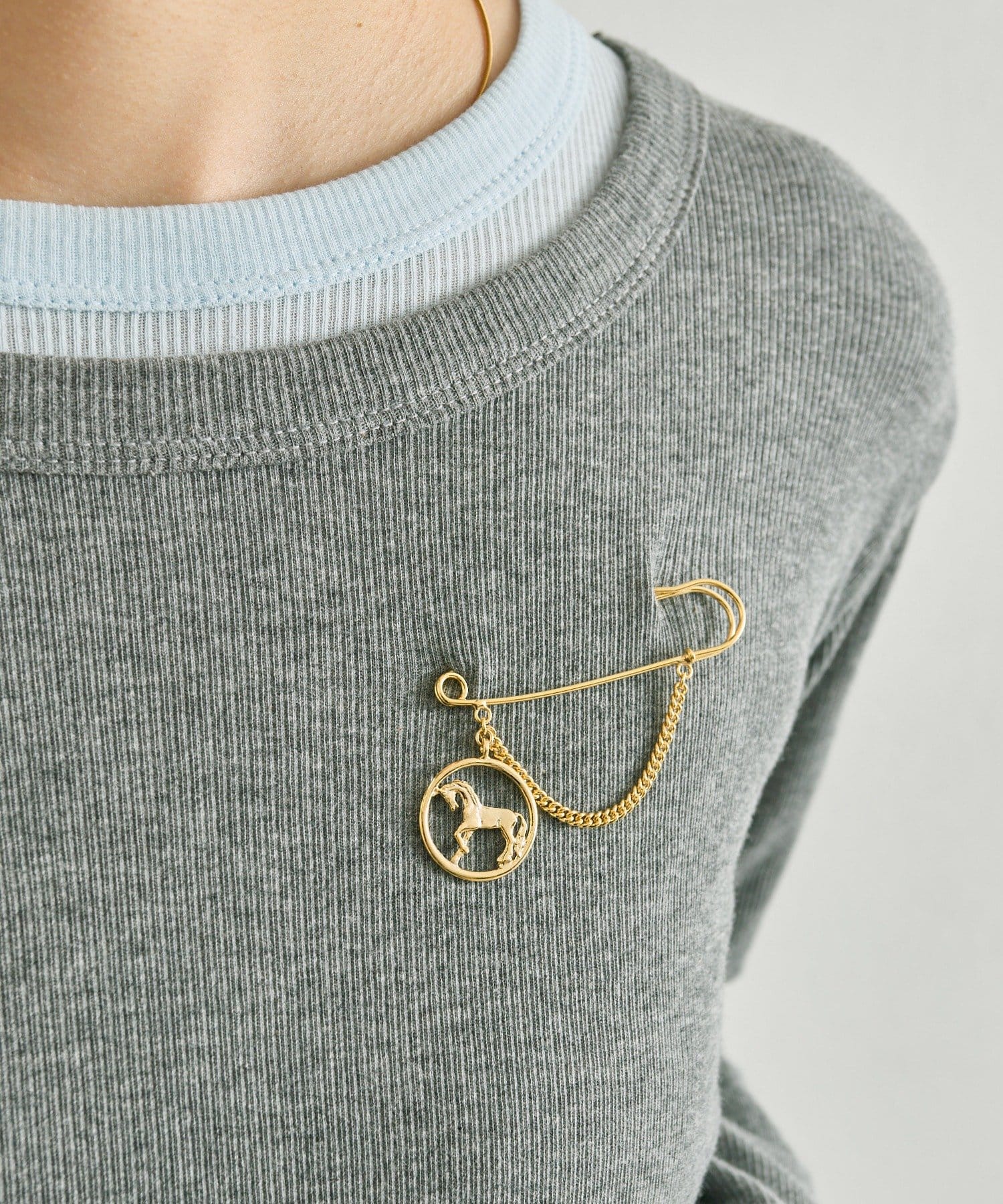 ear PAPILLONNER(イア パピヨネ) ホースエンブレムタックピン