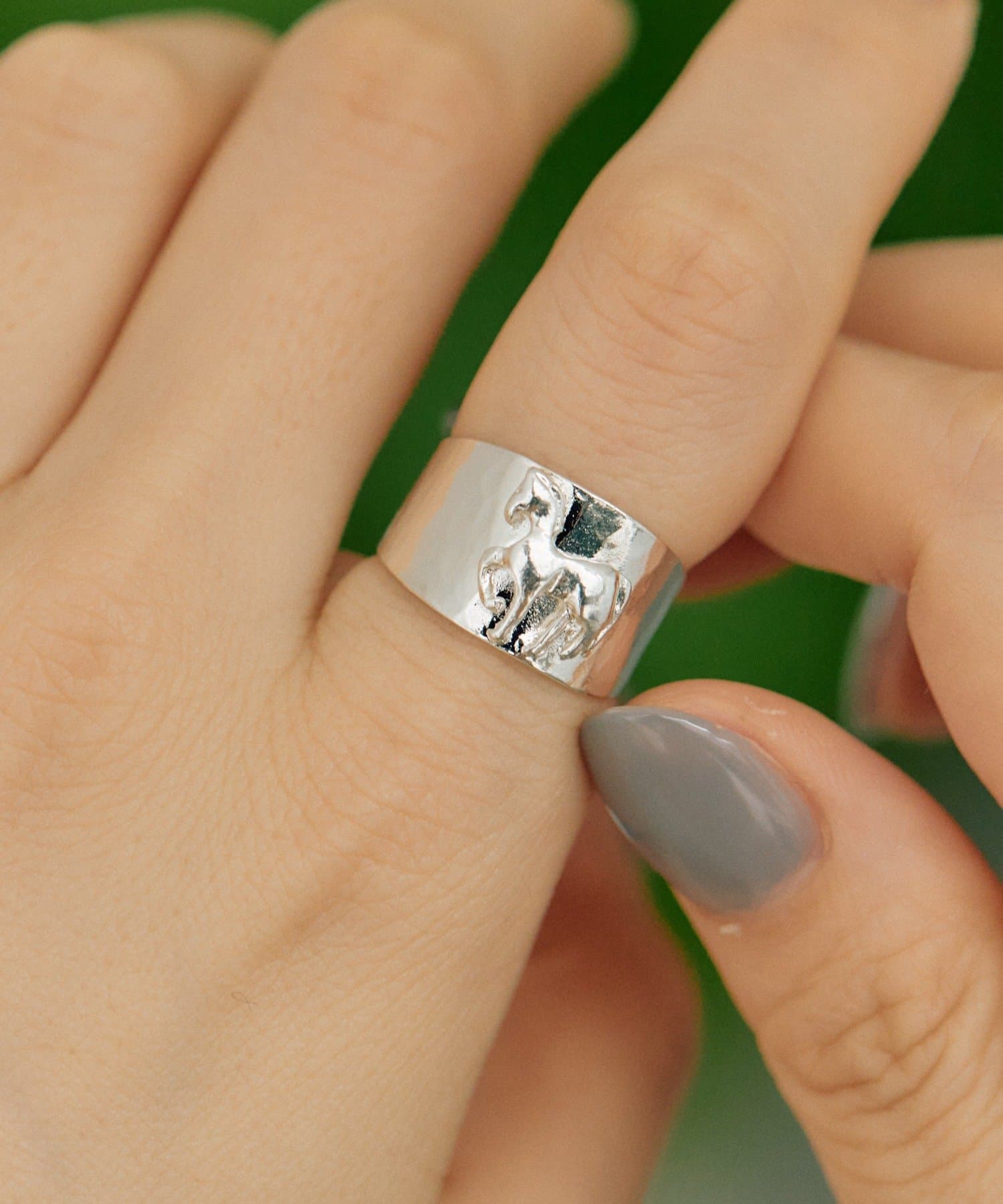 ear PAPILLONNER(イア パピヨネ) 《WEB＆一部店舗限定》幅広ホースリング