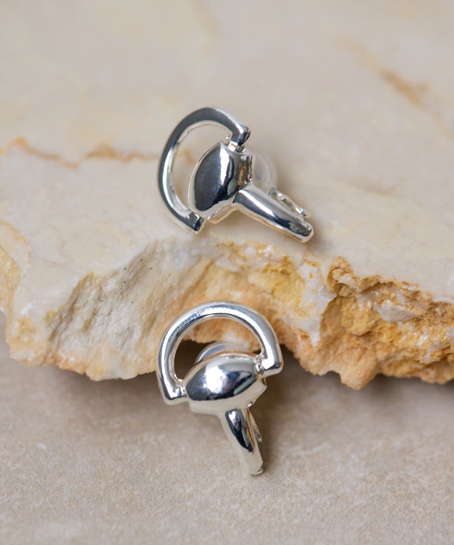 ear PAPILLONNER(イア パピヨネ) ホースビットイヤリング