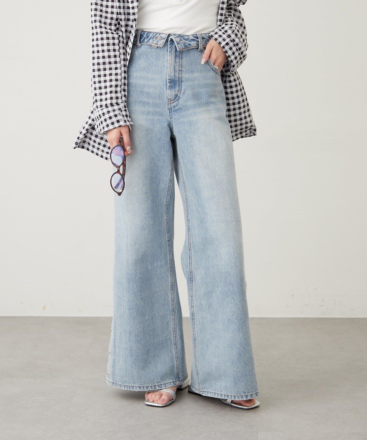 mysticのボタンスリットフレアデニム