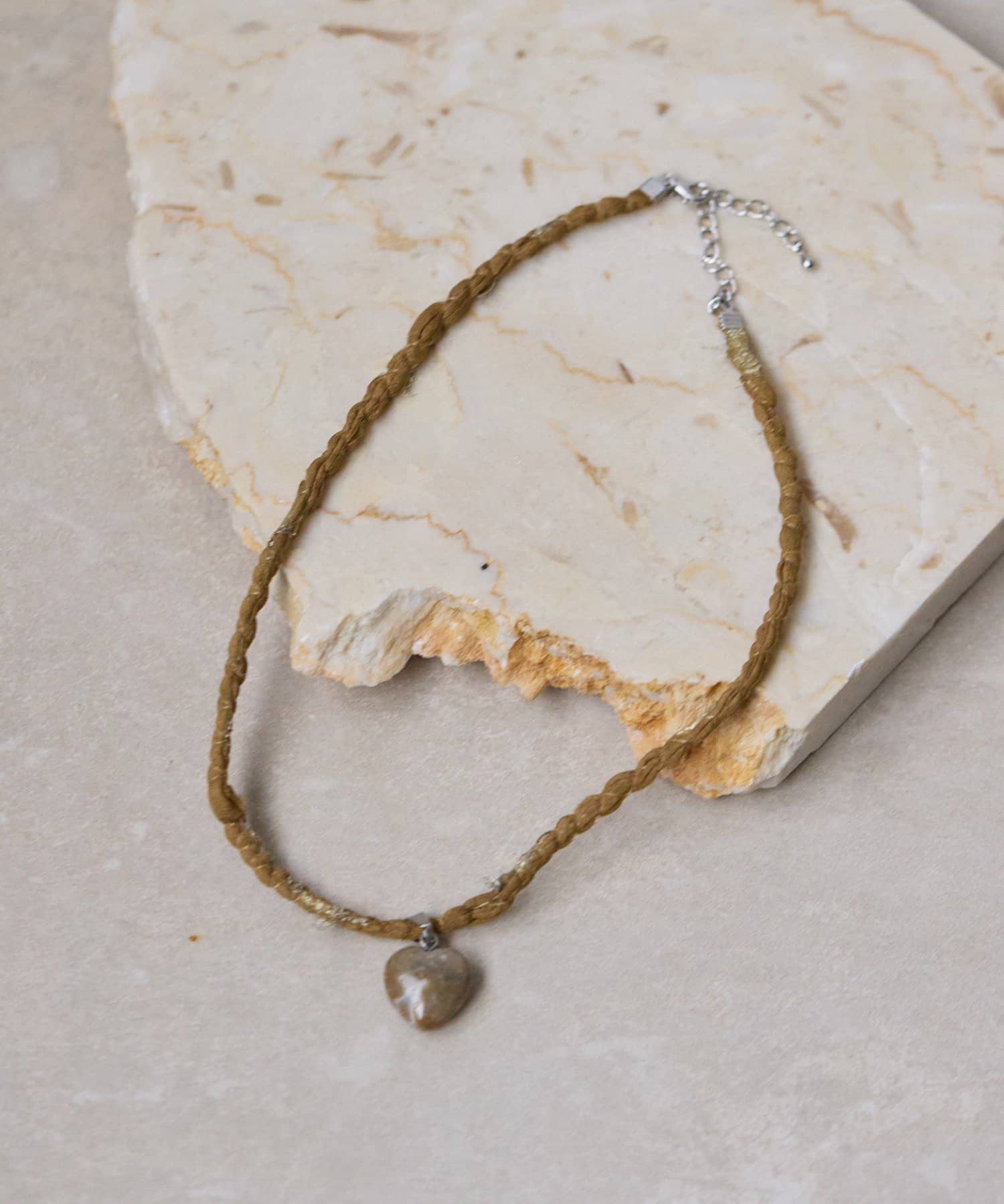 ear PAPILLONNER(イア パピヨネ) ハートストーンネックレス