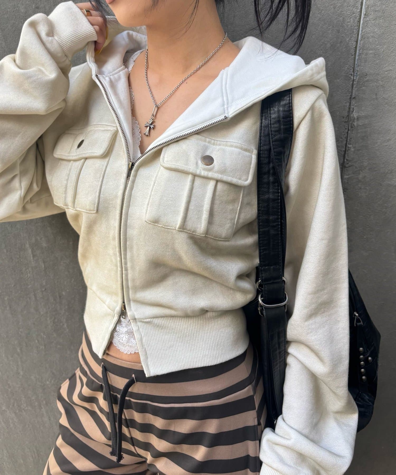 WHO’S WHO gallery(フーズフーギャラリー) フラップショートジップフーディ