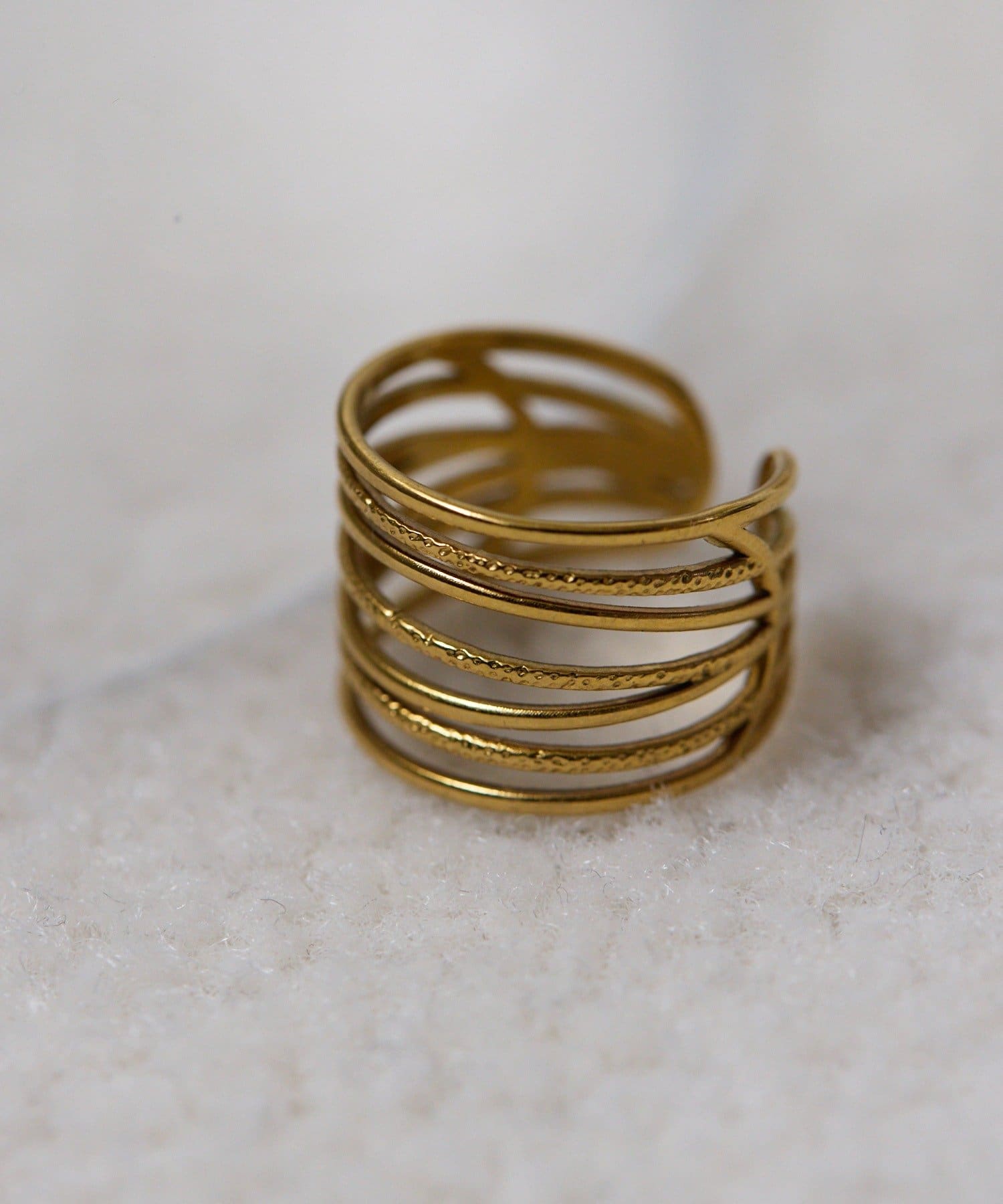 ear PAPILLONNER(イア パピヨネ) 《金属アレルギー対応/ステンレス》クロスウェーブリング