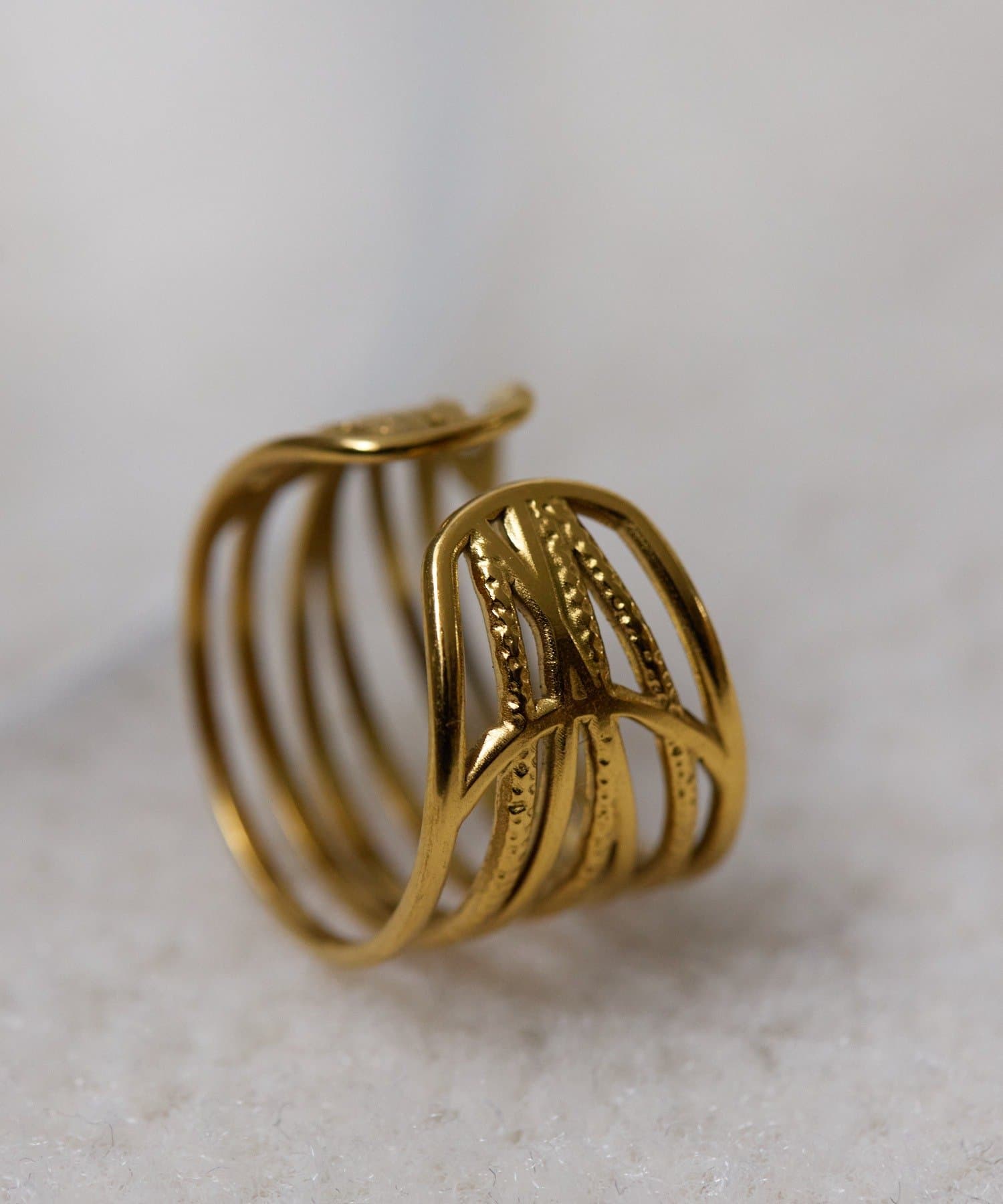 ear PAPILLONNER(イア パピヨネ) 《金属アレルギー対応/ステンレス》クロスウェーブリング