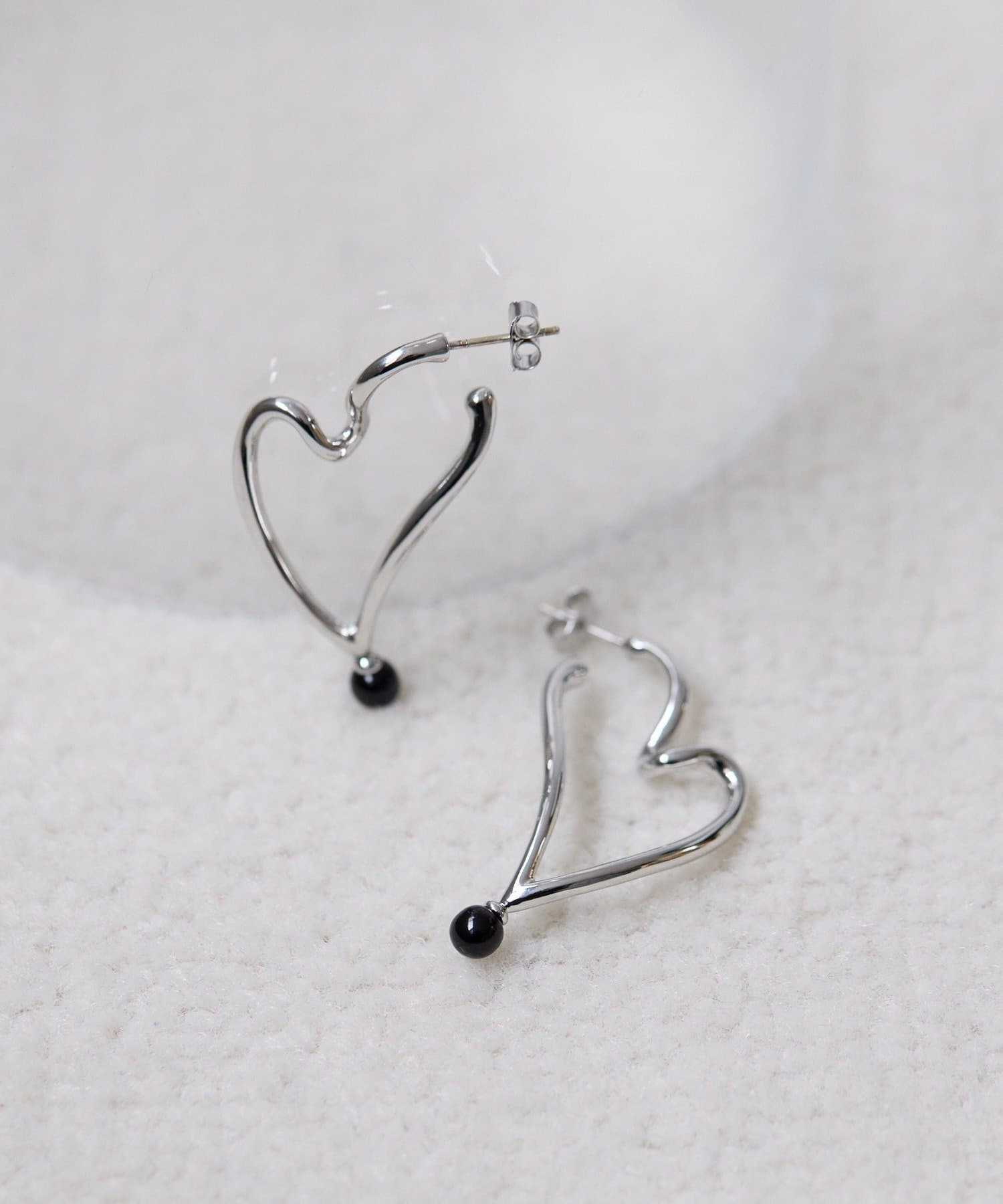 ear PAPILLONNER(イア パピヨネ) ワンポイントハートフープピアス