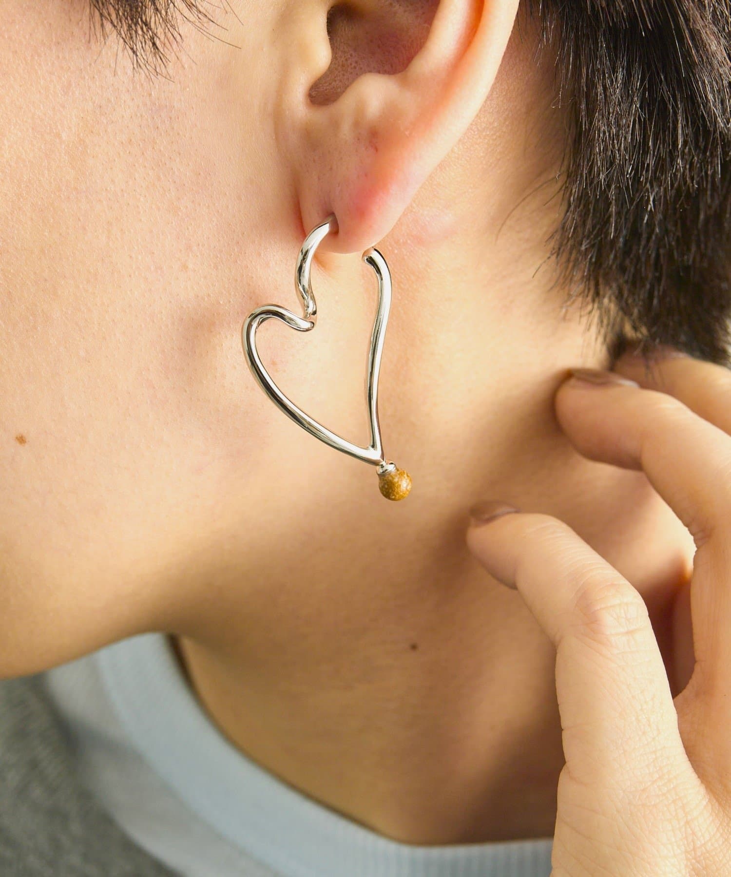ear PAPILLONNER(イア パピヨネ) ワンポイントハートフープピアス