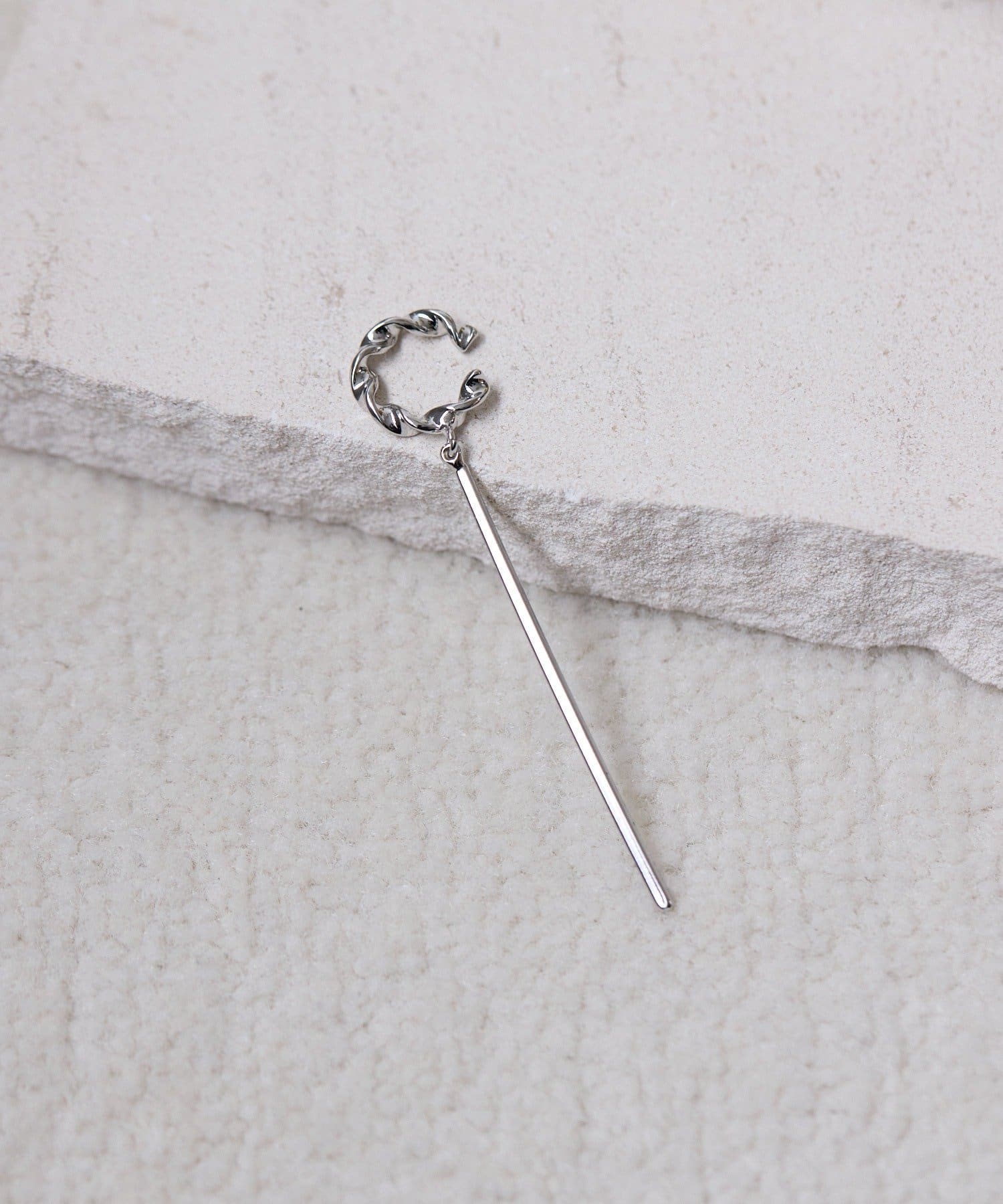 ear PAPILLONNER(イア パピヨネ) バー付きツイストイヤーカフ