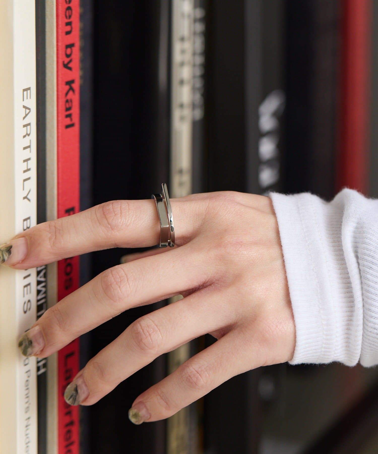 ear PAPILLONNER(イア パピヨネ) 【ouchi企画】《金属アレルギー対応/ステンレス》ハーフリバースリング