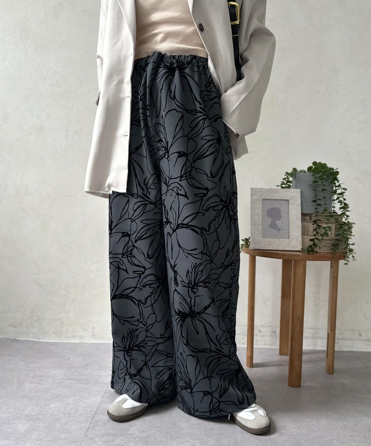 LOCUST(ローカスト) 【高見え】花柄フロッキーパンツ