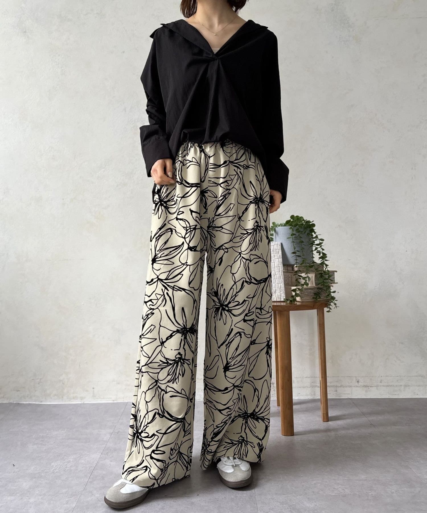 LOCUST(ローカスト) 【高見え】花柄フロッキーパンツ