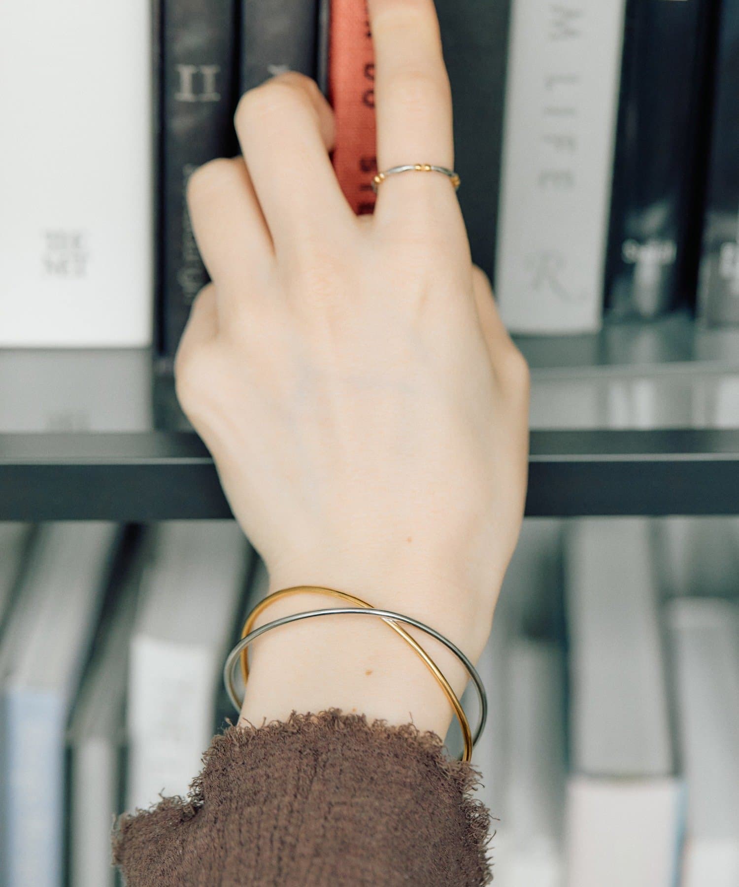 ear PAPILLONNER(イア パピヨネ) 《金属アレルギー対応/ステンレス》バイカラークロスバングル