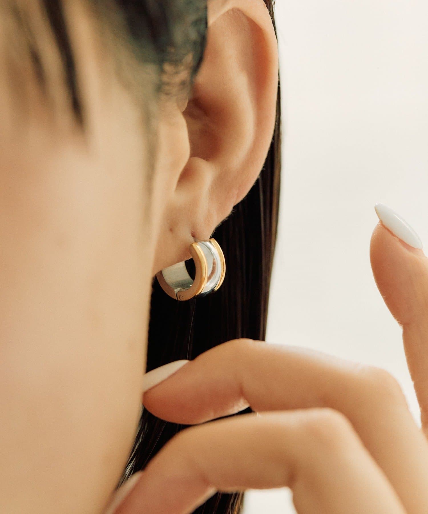 ear PAPILLONNER(イア パピヨネ) 《金属アレルギー対応/ステンレス》バイカラーエッジラインピアス