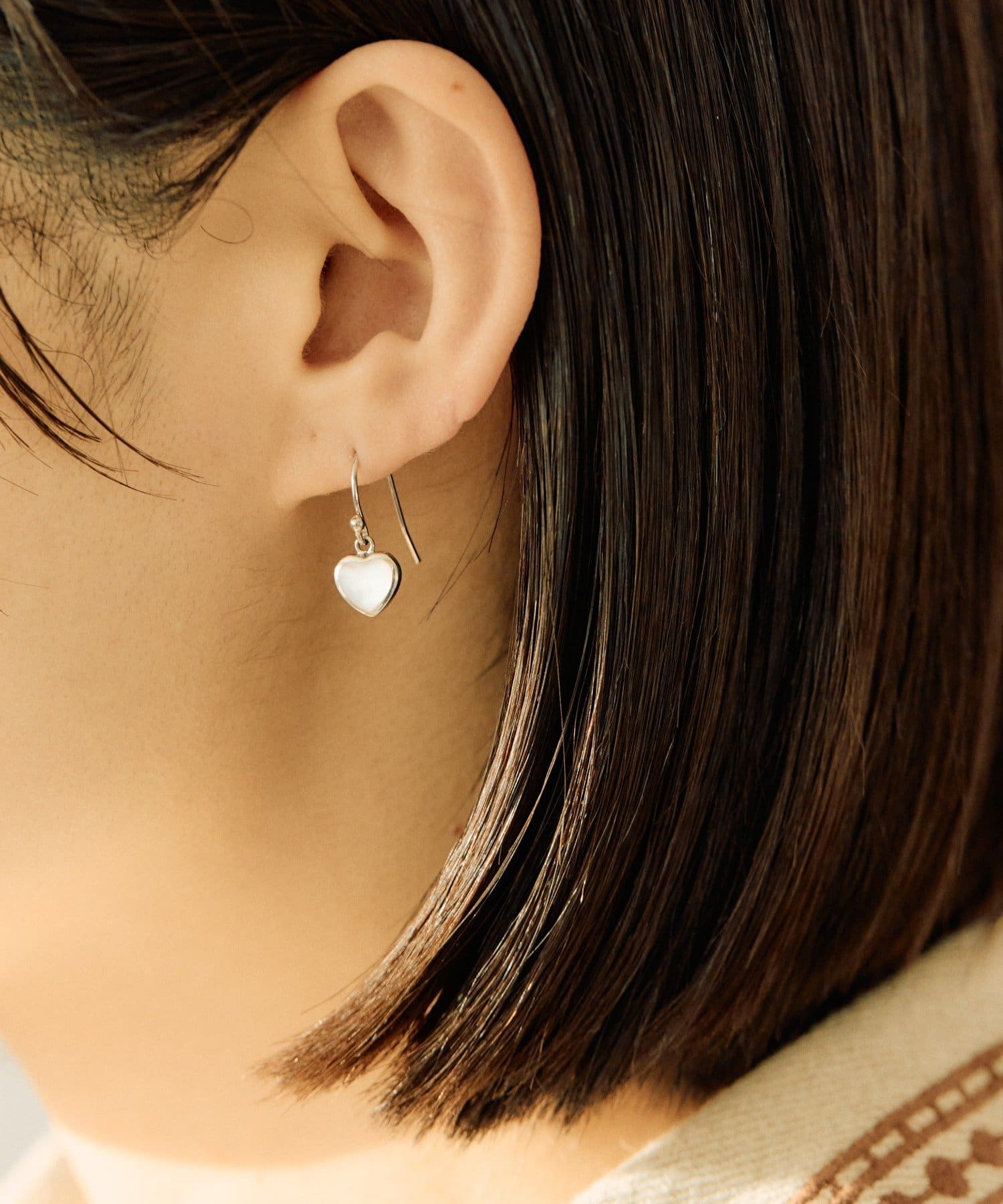 ear PAPILLONNER(イア パピヨネ) 《スターリングシルバー使用》シェルハートピアス