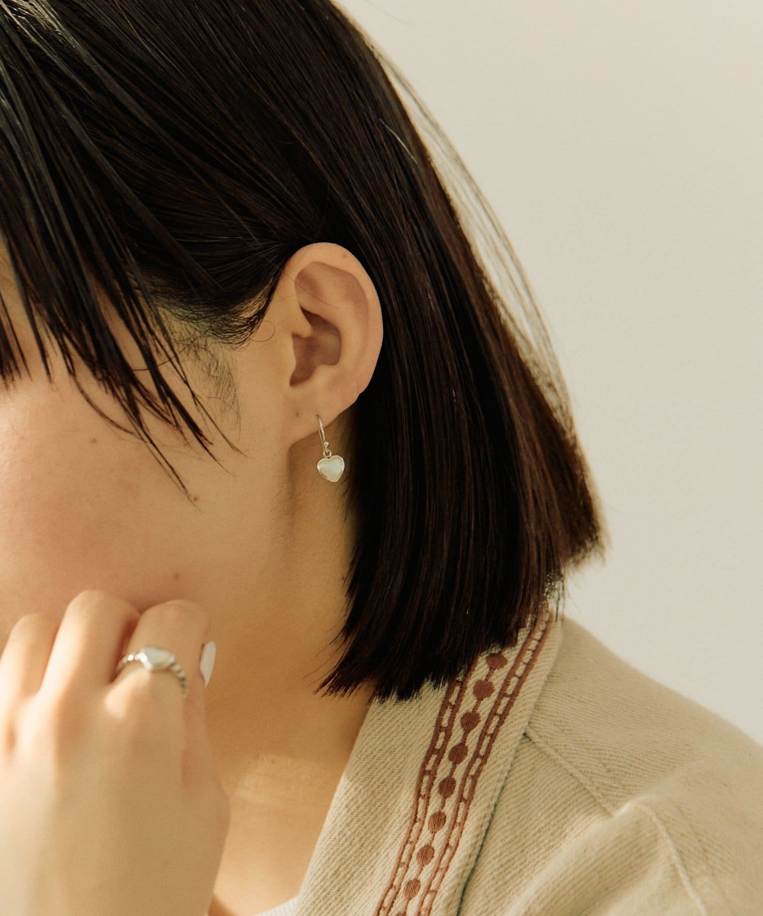 ear PAPILLONNER(イア パピヨネ) 《スターリングシルバー使用》シェルハートピアス