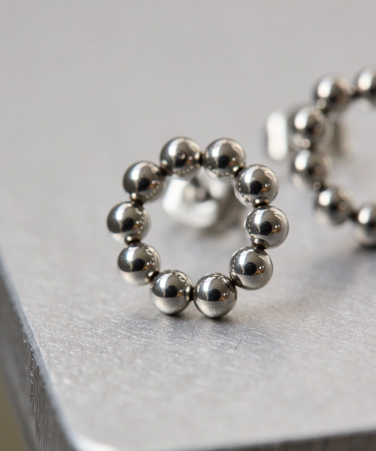 ear PAPILLONNER(イア パピヨネ) 《金属アレルギー対応/ステンレス》ボールサークルピアス