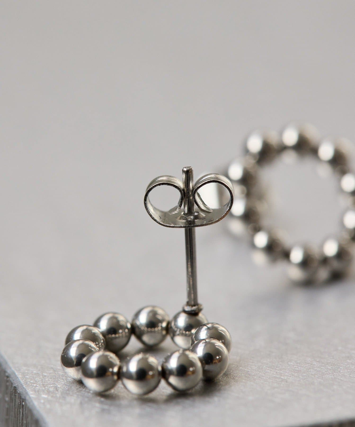 ear PAPILLONNER(イア パピヨネ) 《金属アレルギー対応/ステンレス》ボールサークルピアス