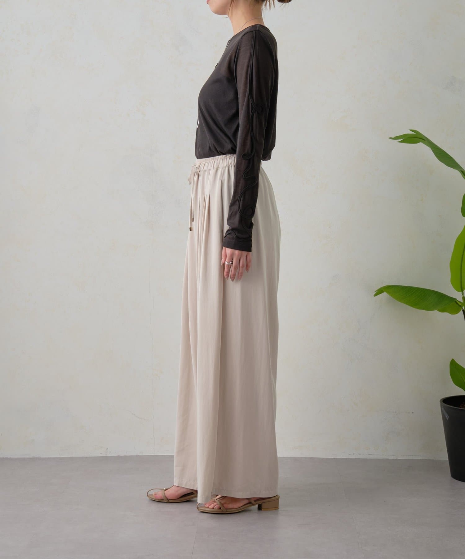 Jena　espace merveilleux(ジェナ　エスパスメルヴェイユ) 袖コード刺繍カットソー