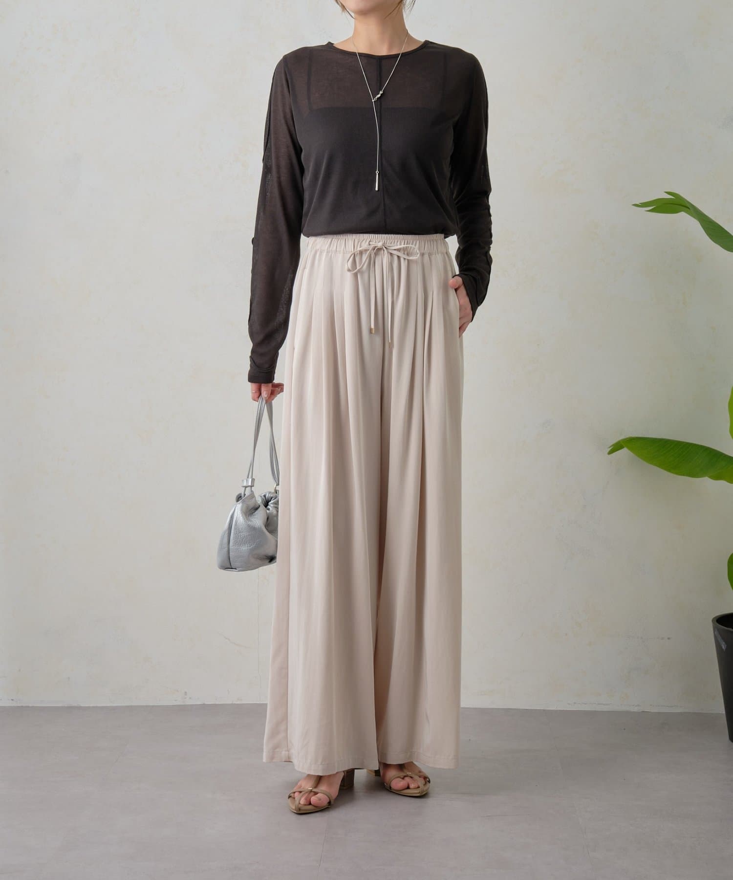 Jena　espace merveilleux(ジェナ　エスパスメルヴェイユ) 袖コード刺繍カットソー