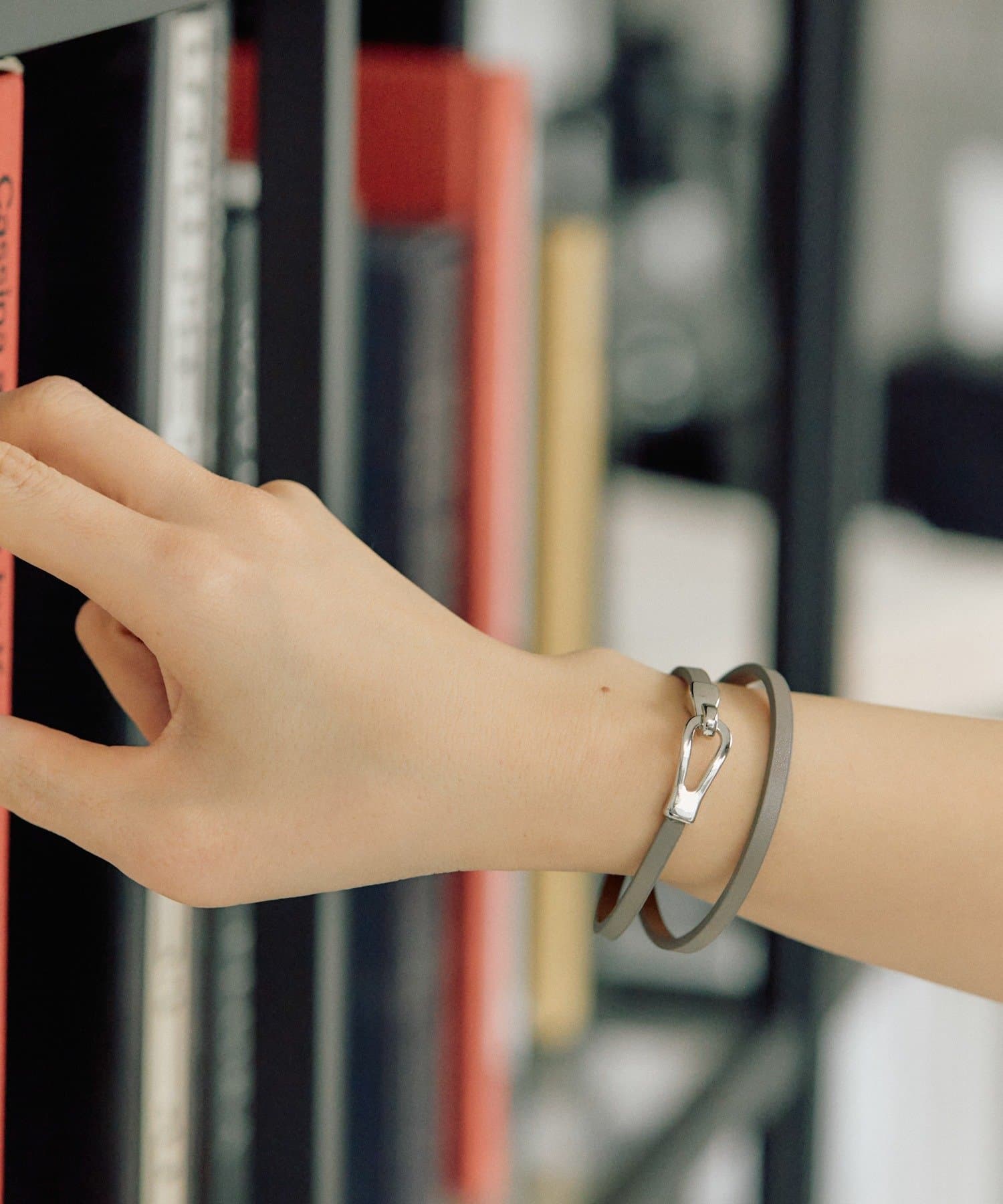 ear PAPILLONNER(イア パピヨネ) 2連シンプルフックブレスレット