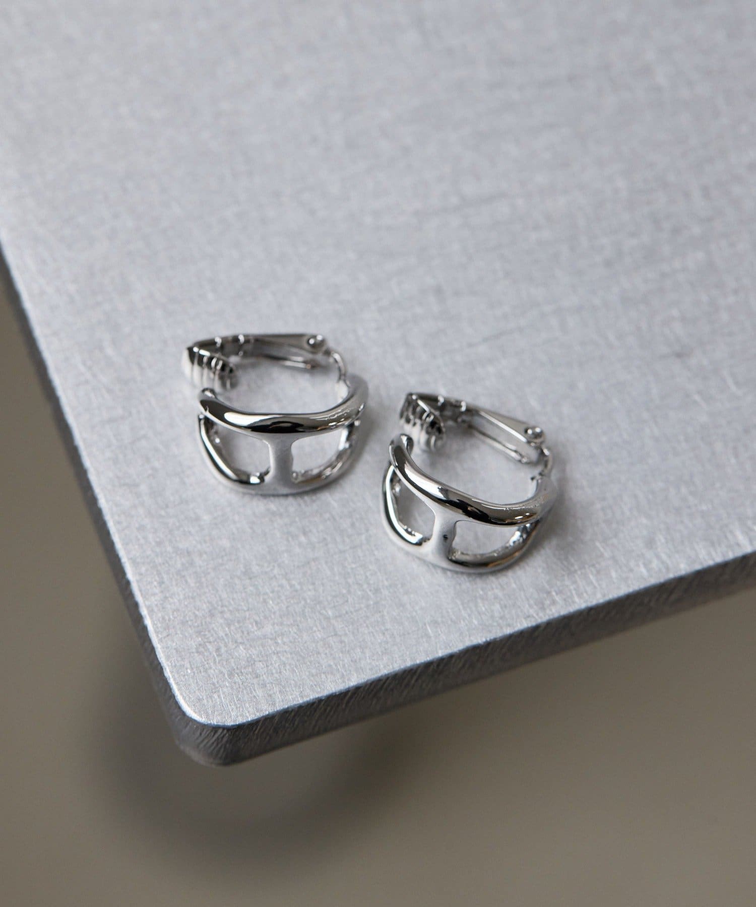 ear PAPILLONNER(イア パピヨネ) クリップフープイヤリング