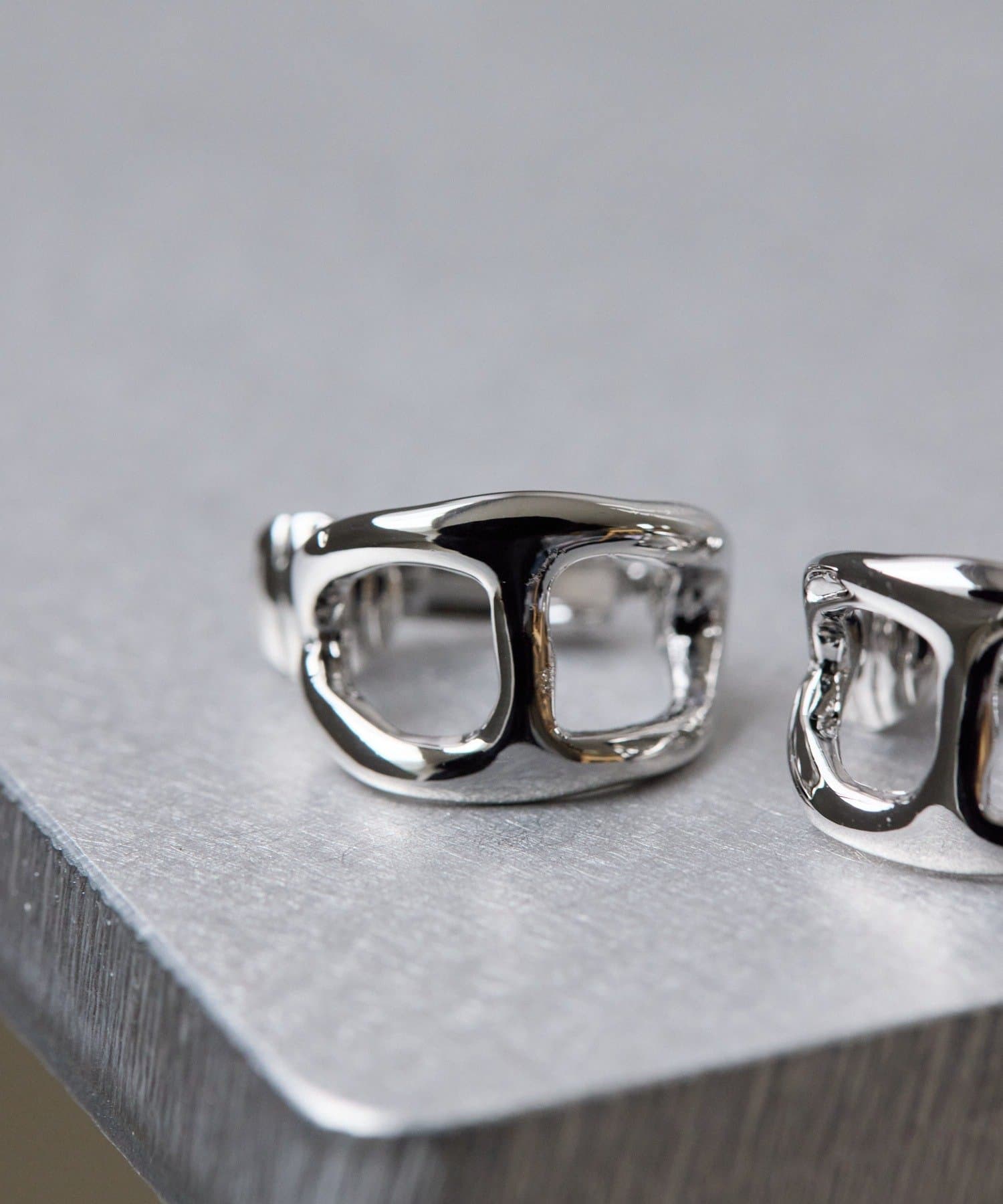 ear PAPILLONNER(イア パピヨネ) クリップフープイヤリング