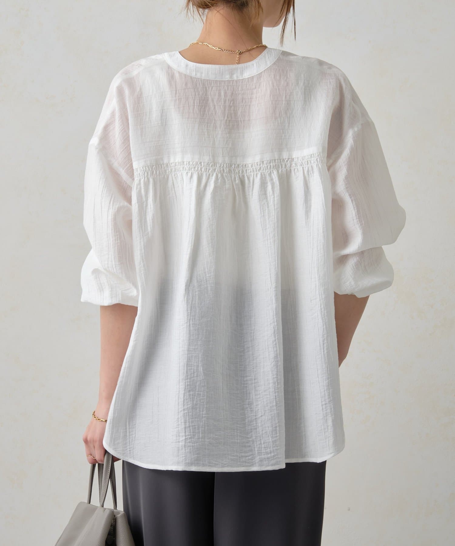 Jena　espace merveilleux(ジェナ　エスパスメルヴェイユ) バックギャザーシアーシャツ