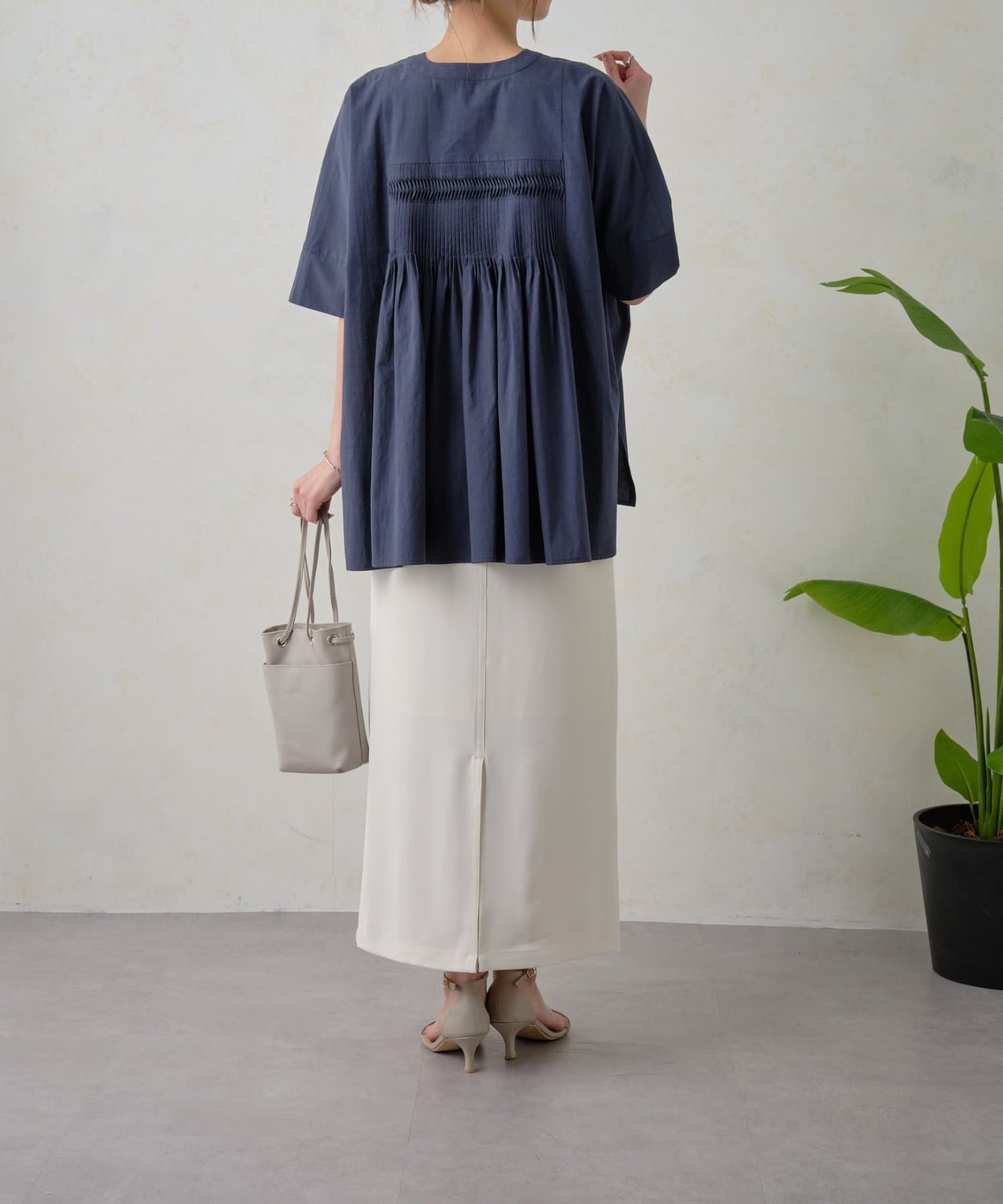 Jena　espace merveilleux(ジェナ　エスパスメルヴェイユ) バックピンタックシャツ