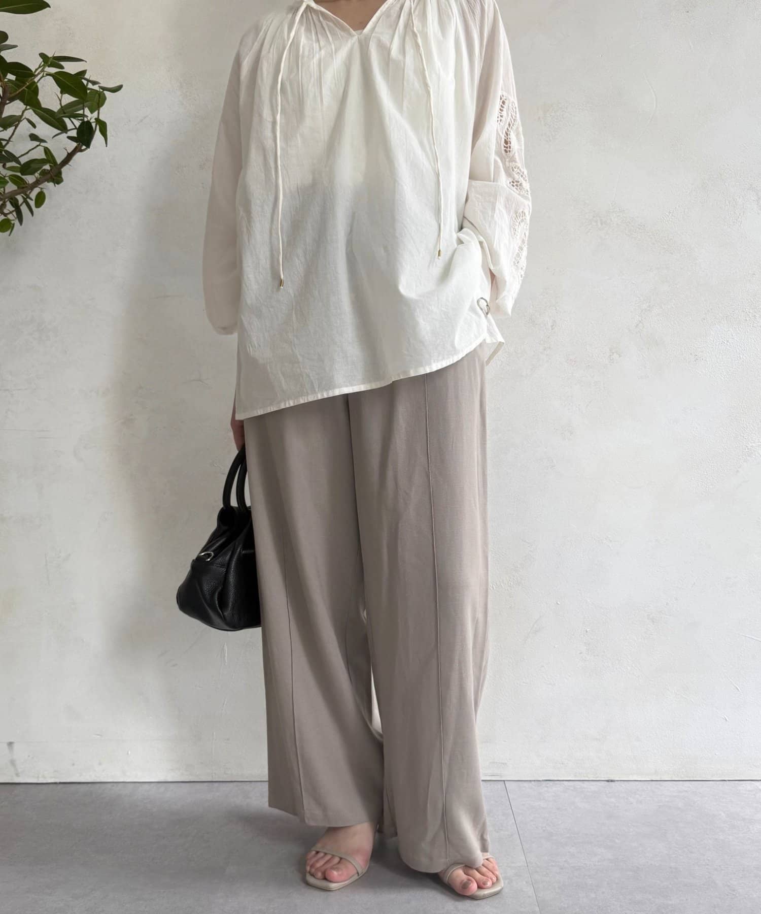 Jena　espace merveilleux(ジェナ　エスパスメルヴェイユ) 袖レース刺繍ブラウス