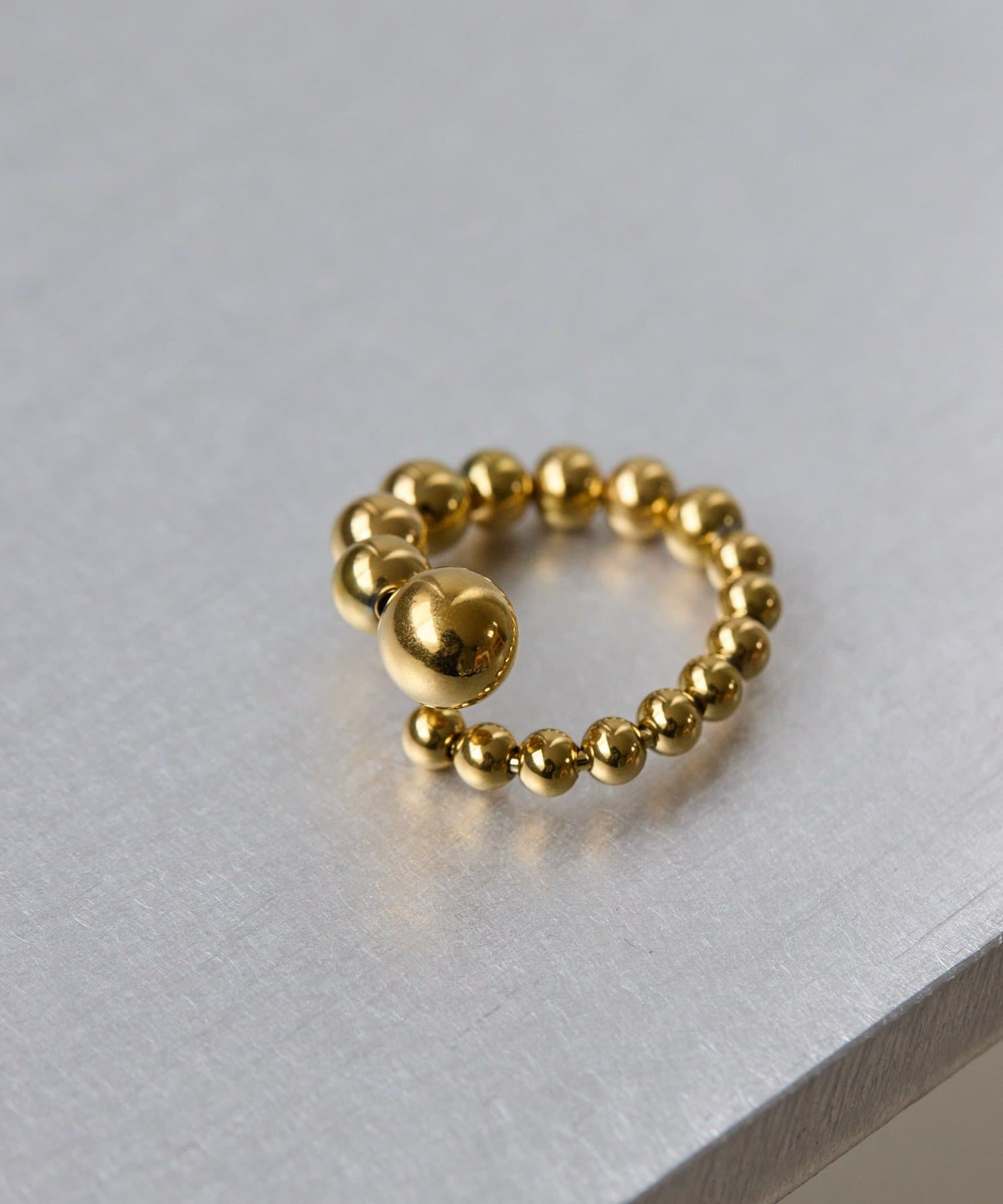 ear PAPILLONNER(イア パピヨネ) 《金属アレルギー対応/ステンレス》ボールグラデーションリング