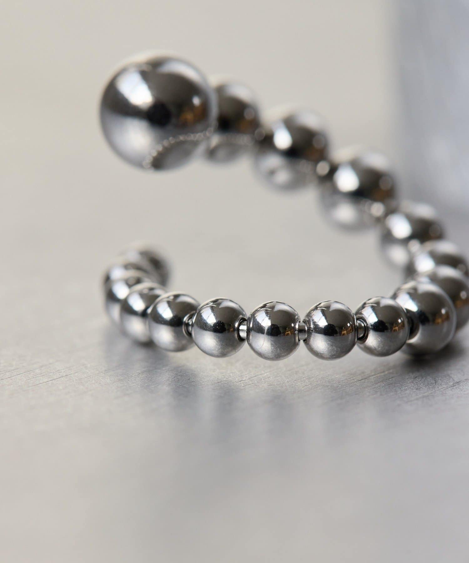 ear PAPILLONNER(イア パピヨネ) 《金属アレルギー対応/ステンレス》ボールグラデーションリング