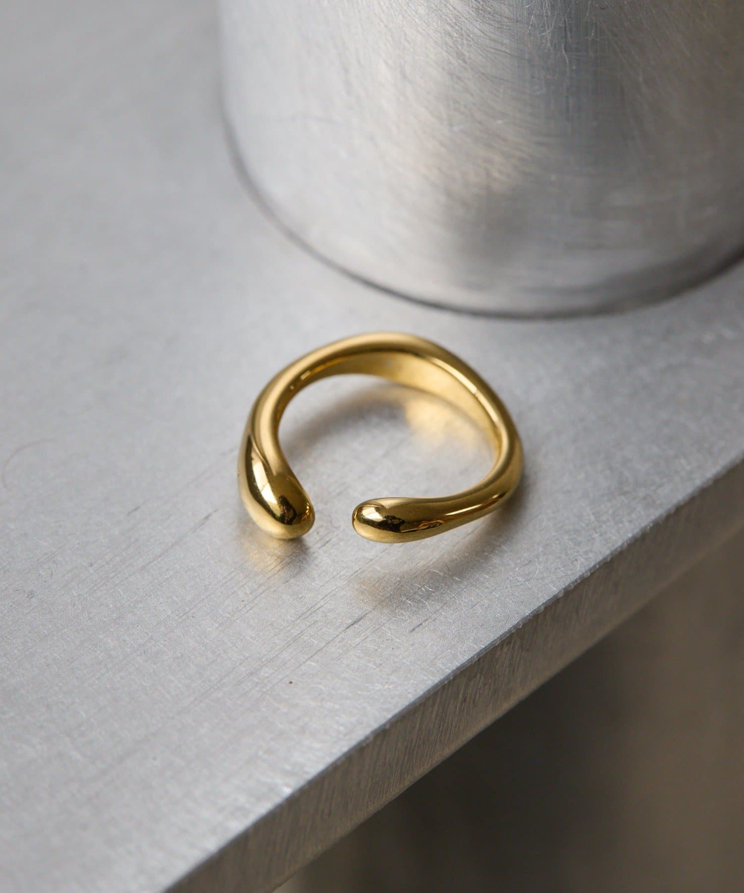 ear PAPILLONNER(イア パピヨネ) 《金属アレルギー対応/ステンレス》ハグスタイルリング