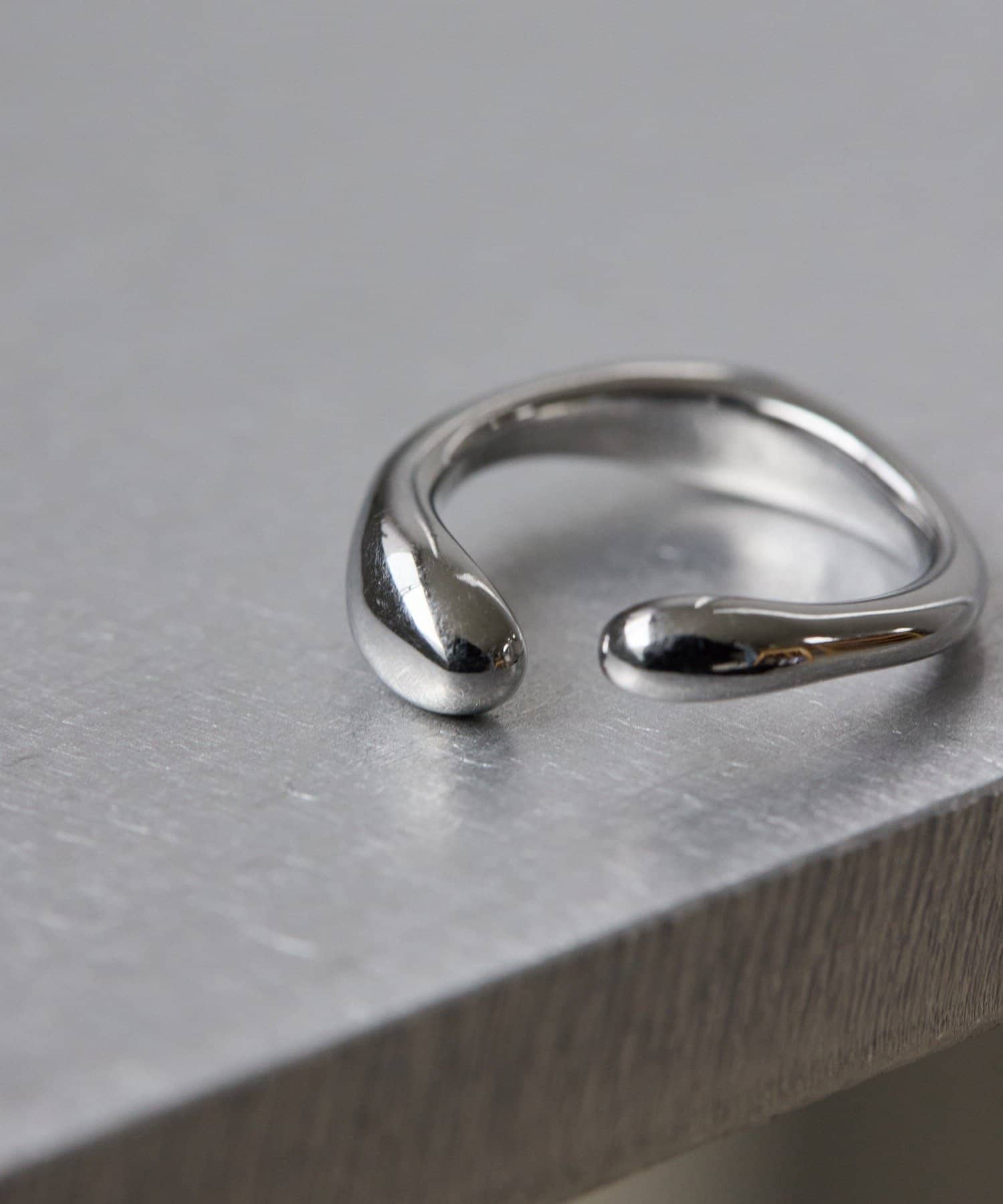 ear PAPILLONNER(イア パピヨネ) 《金属アレルギー対応/ステンレス》ハグスタイルリング