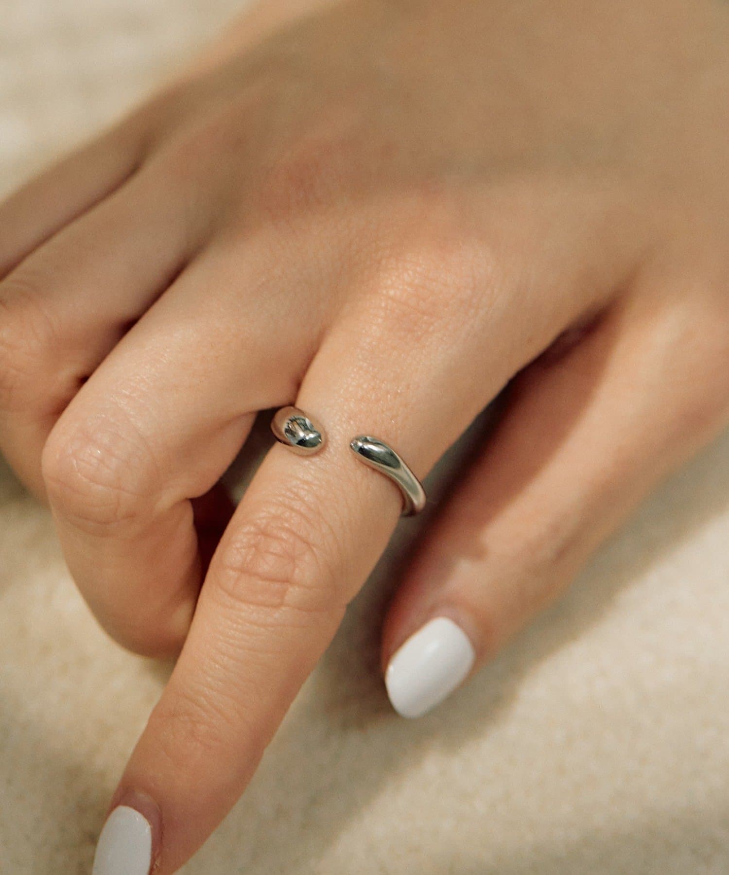 ear PAPILLONNER(イア パピヨネ) 《金属アレルギー対応/ステンレス》ハグスタイルリング