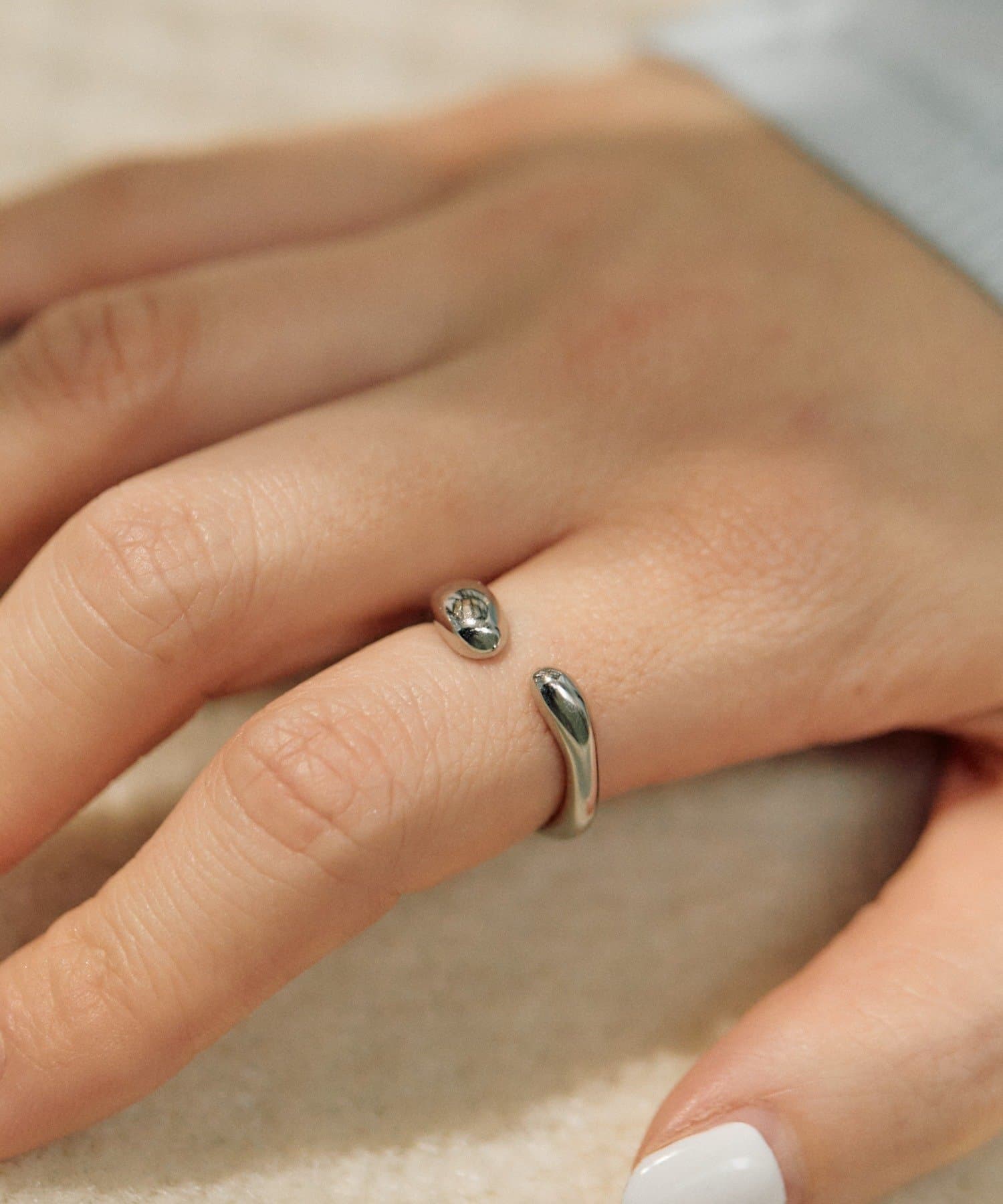 ear PAPILLONNER(イア パピヨネ) 《金属アレルギー対応/ステンレス》ハグスタイルリング