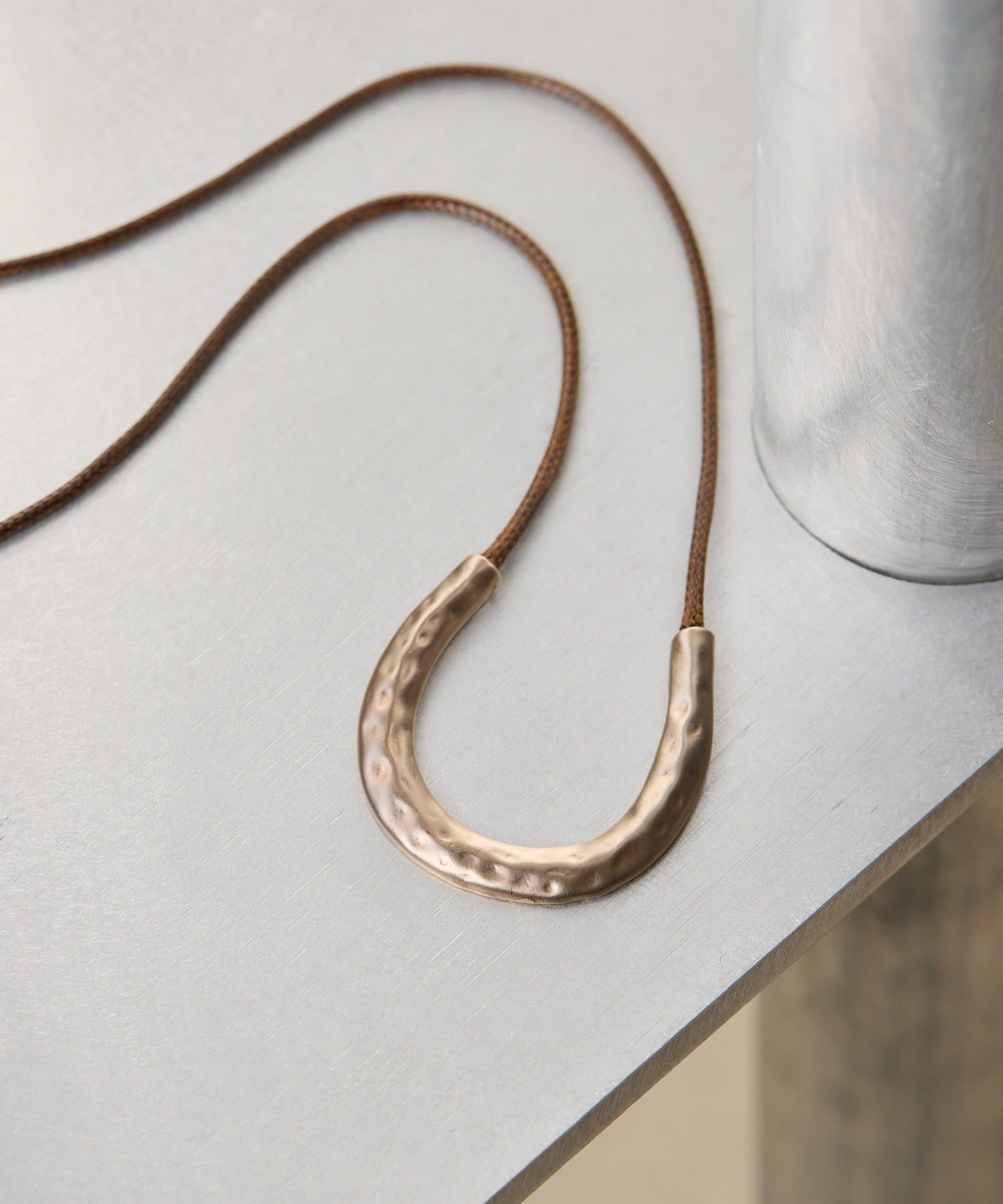 ear PAPILLONNER(イア パピヨネ) ホースシュースライドネックレス