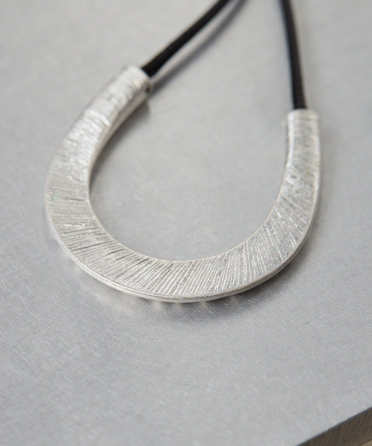 ear PAPILLONNER(イア パピヨネ) ホースシュースライドネックレス