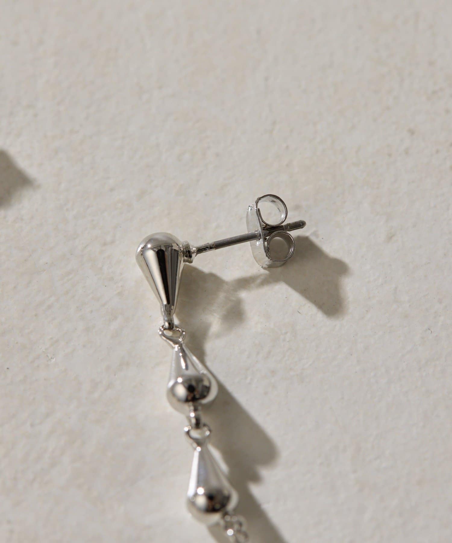 ear PAPILLONNER(イア パピヨネ) レインドロップピアス