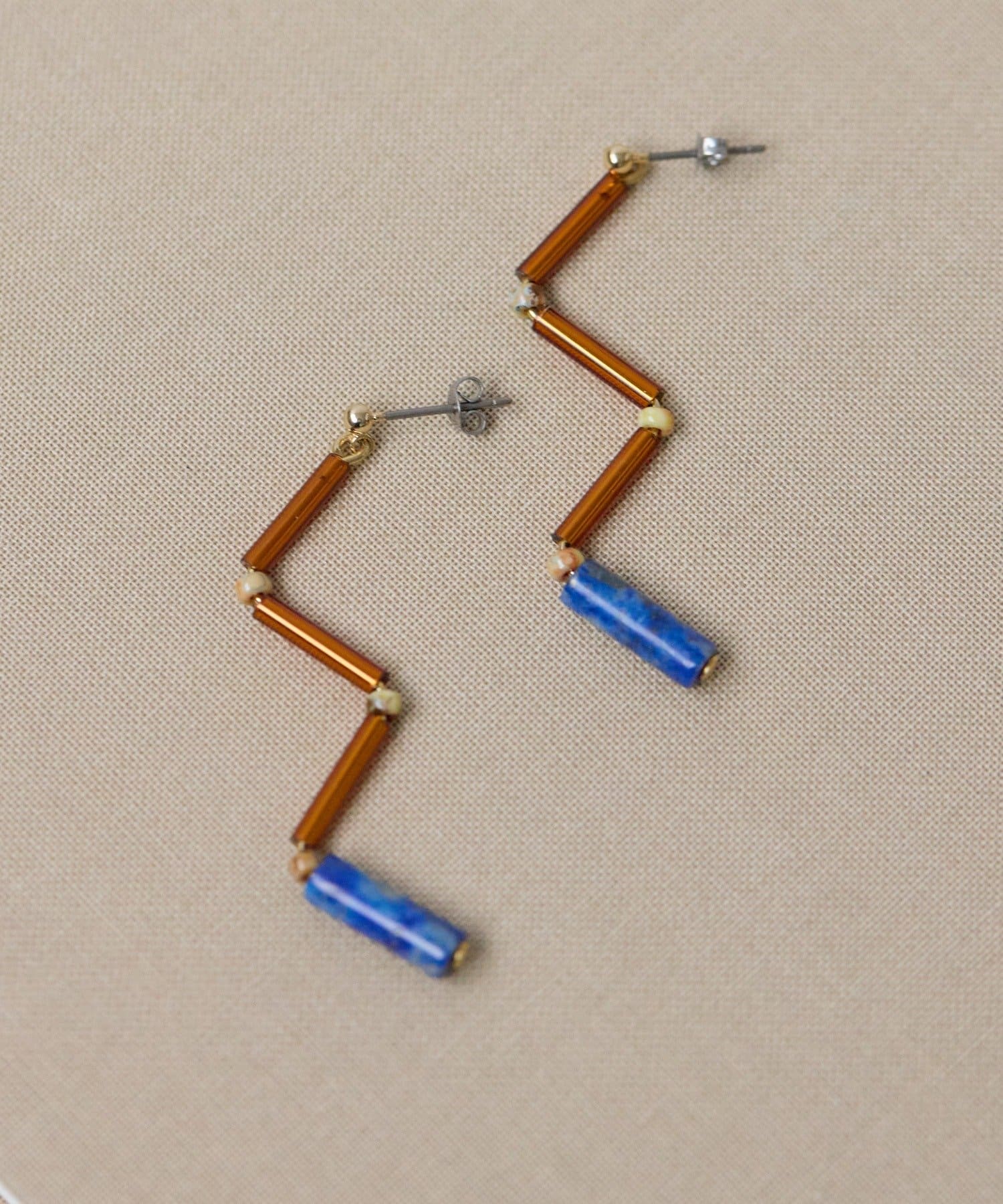 ear PAPILLONNER(イア パピヨネ) 《WEB限定》ジグザグストーンピアス