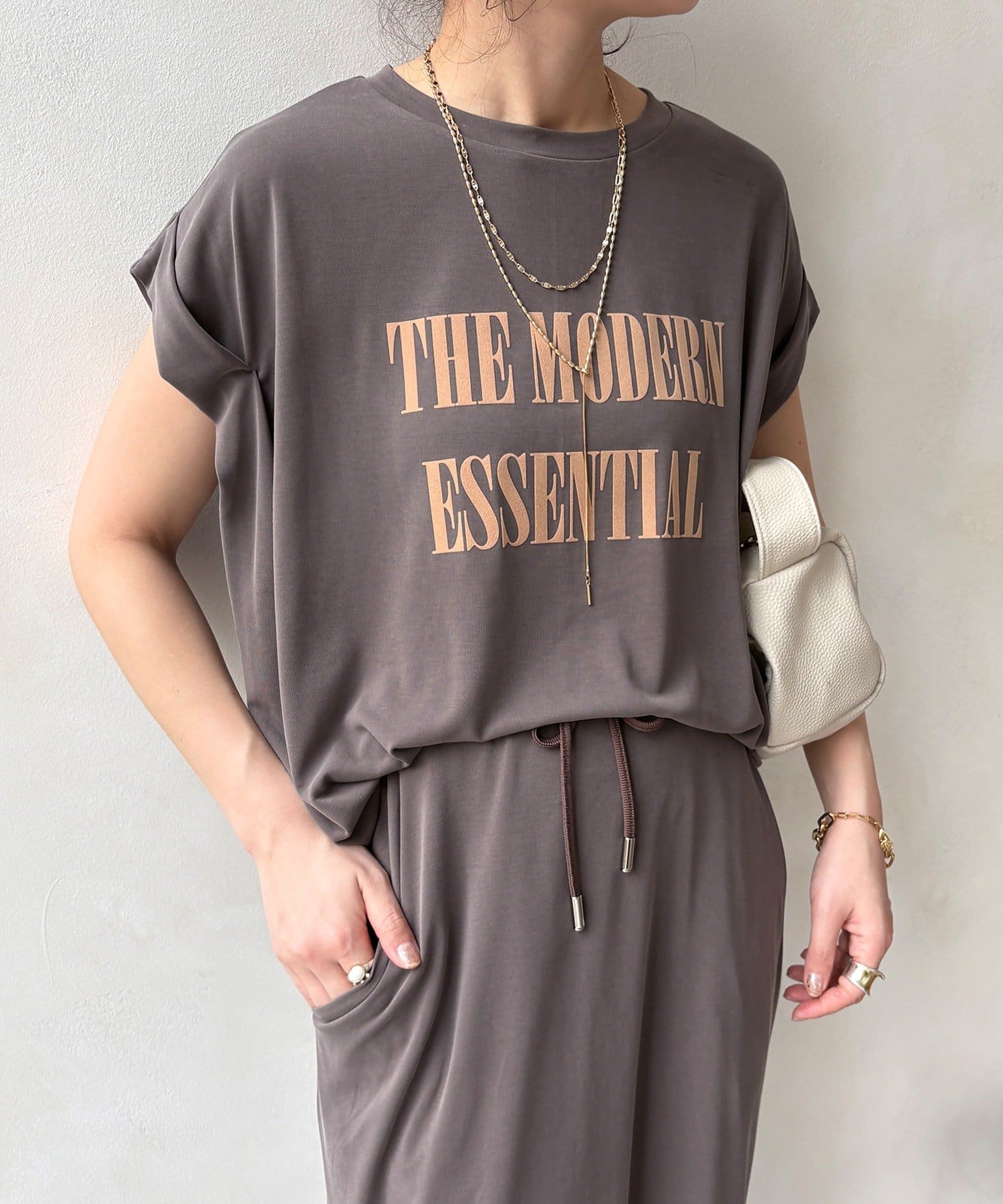 DOUDOU(ドゥドゥ) 【セットアップ可能】フロッキー肩タックプリントTEE