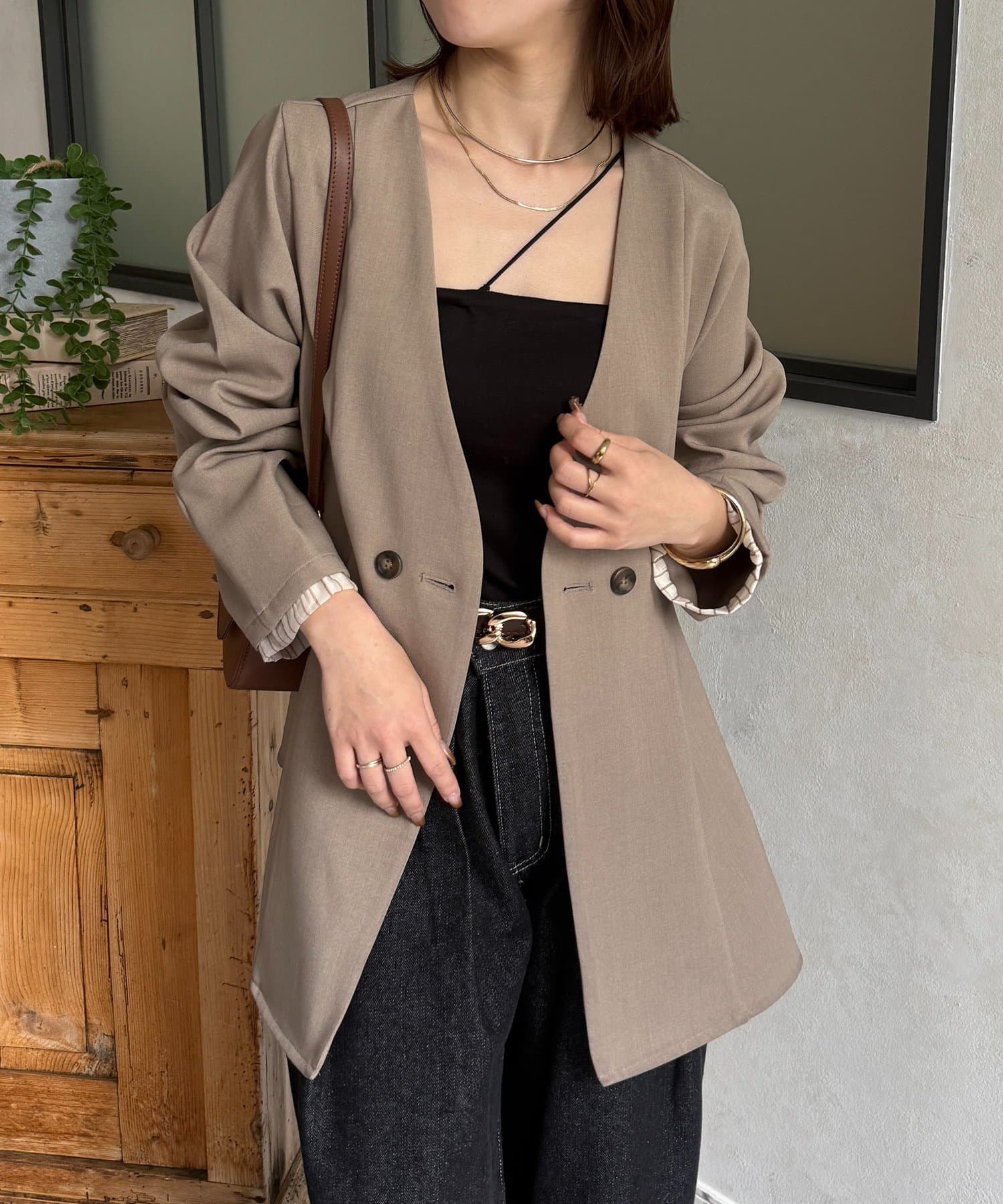 Thevon.(ゼヴォン) Vネックペプラムジャケット